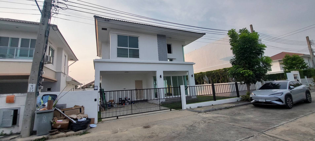 For SaleHouseRathburana, Suksawat : Big house 107 sq m. Cant find this price. Currently renovating.