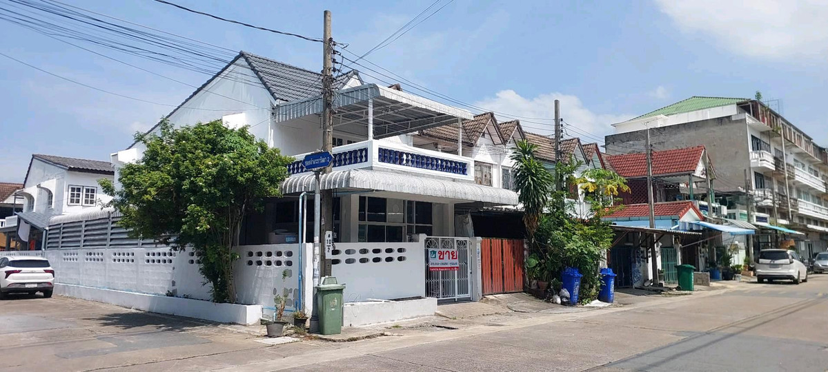 For SaleTownhomePhutthamonthon, Salaya : Townhome for sale, Chao Phra Villa, corner house, most good location, good price, currently being renovated.