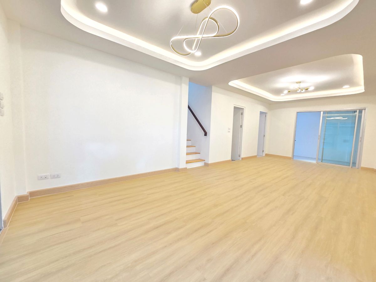 For SaleHouseLadkrabang, Suwannaphum Airport : [For Sale] Urgent Sale! 🔥 4-Bedroom Single House Atoll Maldives Palms – Corner Unit, Fully Renovated, Move-in Ready! Near Mega Bangna