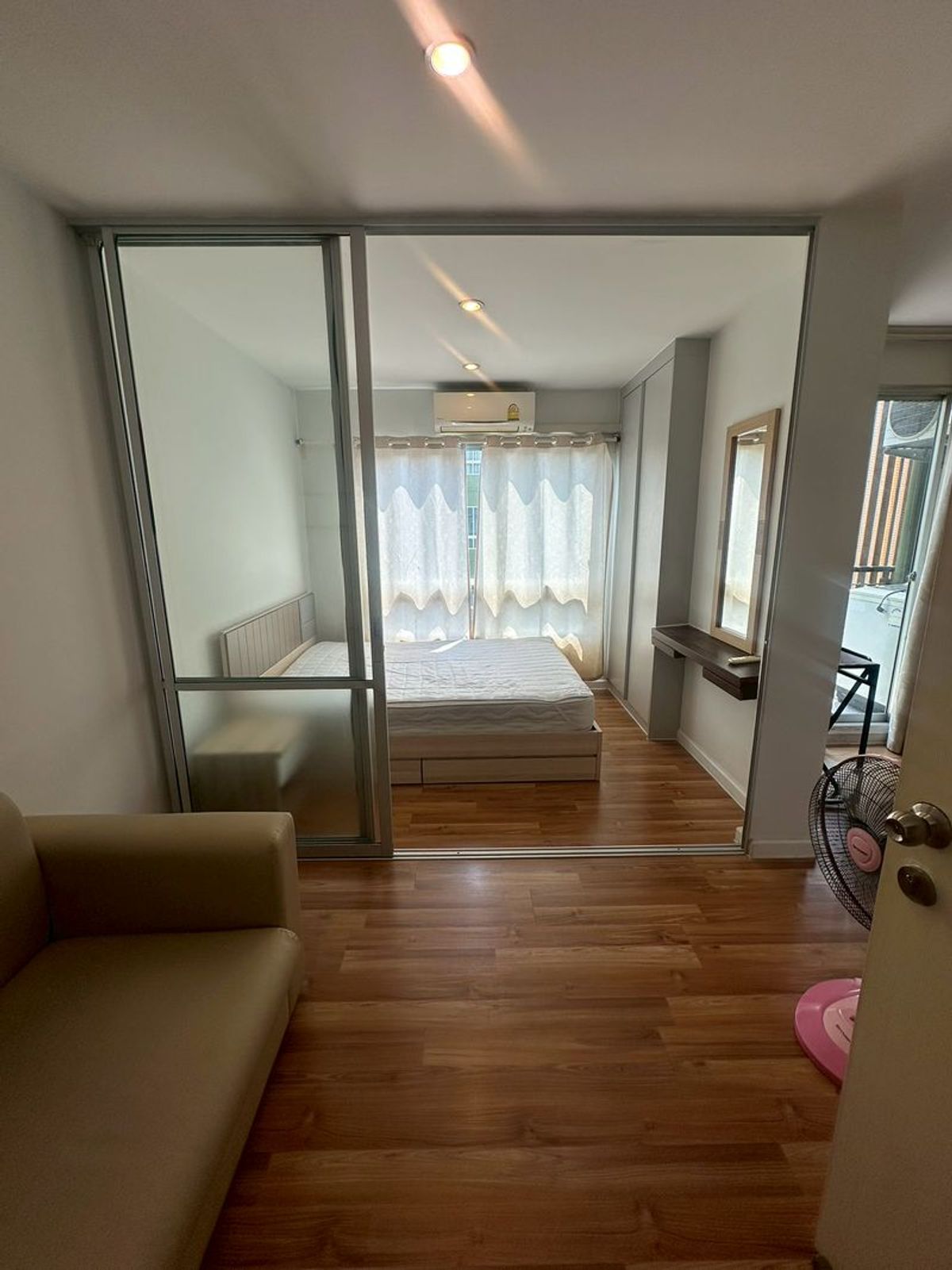For RentCondoLadkrabang, Suwannaphum Airport : Premium room #fully furnished #with washing machine #garden view for rent V condo Chalong Krung near Lat Krabang University near Suvarnabhumi  Near Lat Krabang Industrial Estate