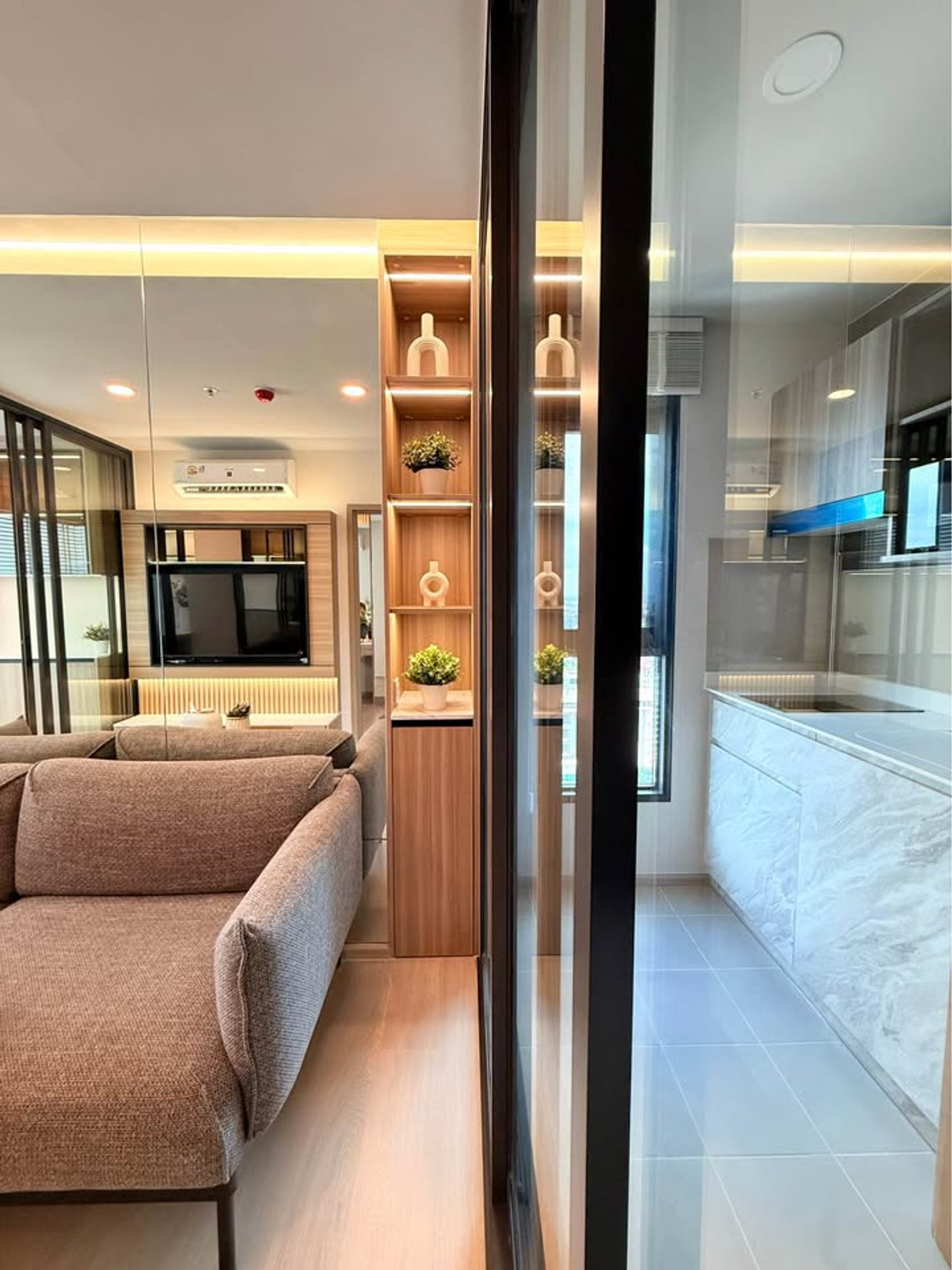 ให้เช่าคอนโดอ่อนนุช อุดมสุข : [ฟรีเน็ต/ชั้นสูง] ให้เช่า Aspire Onnut Station ห้อง 1-Bed Plus 35 ตรม. ชั้น 22 ใกล้ BTS อ่อนนุช 3 นาที แต่งหรู WFH สบาย!