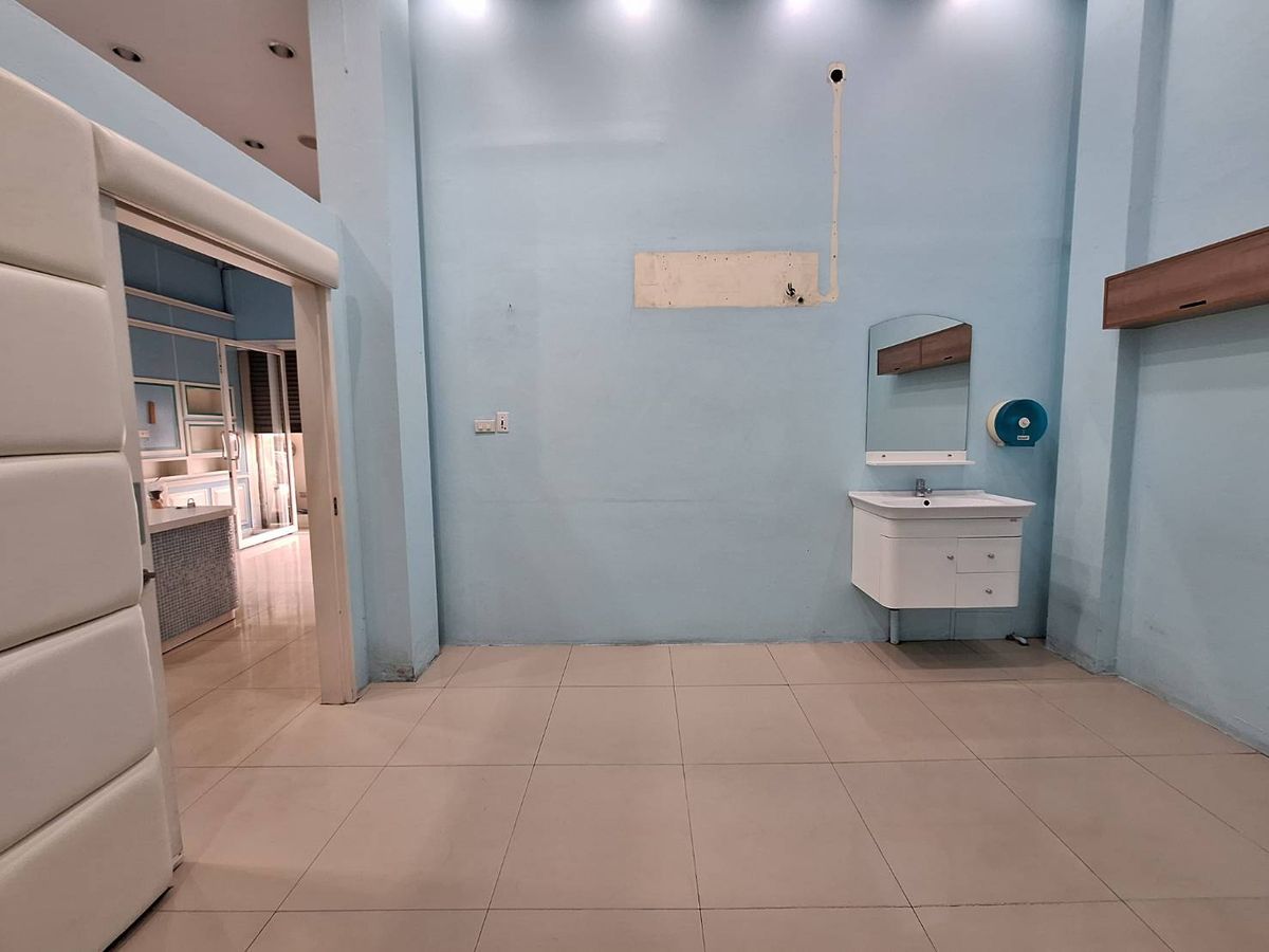 ขายอาคารพาณิชย์พระราม 2 บางขุนเทียน : ขายอาคารพาณิชย์ 4 ชั้น 2 คูหา เนื้อที่ 52 ตร.ว. โครงการธนบุรี คอมเพล็กซ์ พระราม 2 ใกล้เซ็นทรัลพระราม 2 ซอยพระราม 2 ซอย 60 ถนนพระราม2 เขตบางขุนเทียน กรุงเทพมหานคร