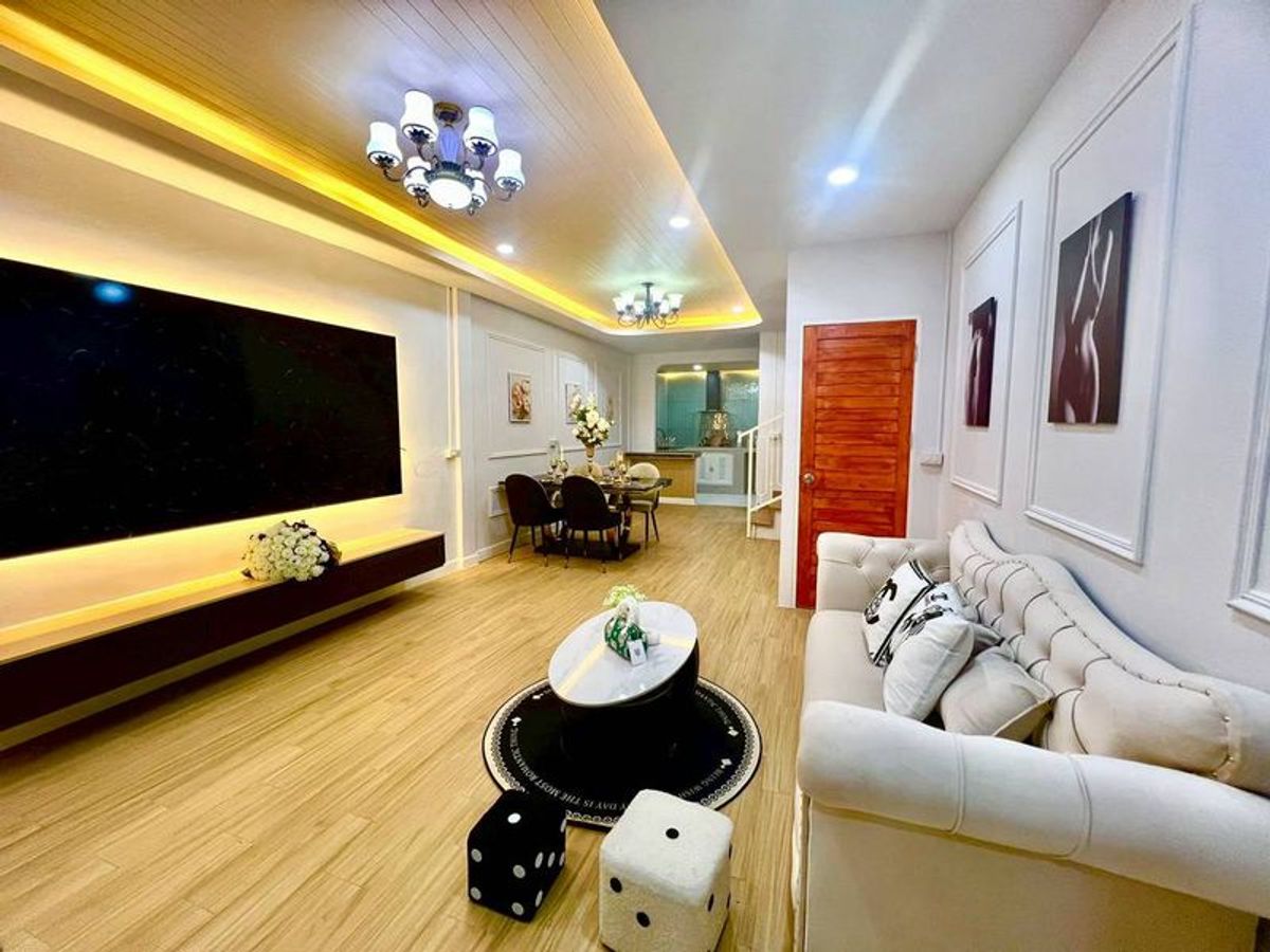 ขายทาวน์โฮมเสรีไทย-นิด้า : ขายทาวน์เฮ้าส์ 2 ชั้น หมู่บ้านเรือนทองนิเวศน์ เนื้อที่ 16.5 ตารางวา 2 ห้องนอน ซอยเสรีไทย 44 ถนนลาดพร้าว ถนนเสรีไทย แขวงคันนายาว เขตบางกะปิ กรุงเทพมหานคร