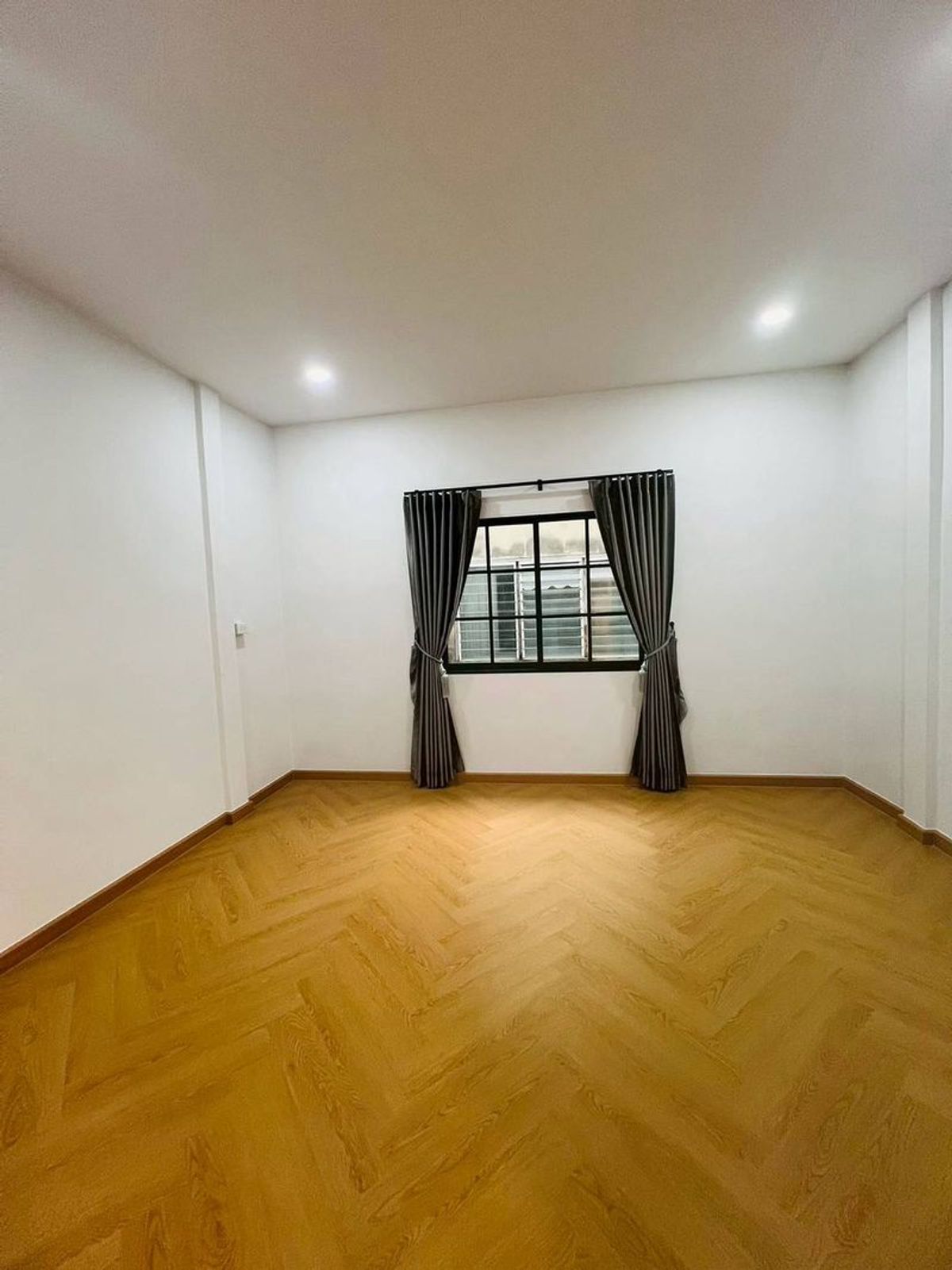 ขายทาวน์โฮมเสรีไทย-นิด้า : ขายทาวน์เฮ้าส์ 2 ชั้น หมู่บ้านเรือนทองนิเวศน์ เนื้อที่ 16.5 ตารางวา 2 ห้องนอน ซอยเสรีไทย 44 ถนนลาดพร้าว ถนนเสรีไทย แขวงคันนายาว เขตบางกะปิ กรุงเทพมหานคร