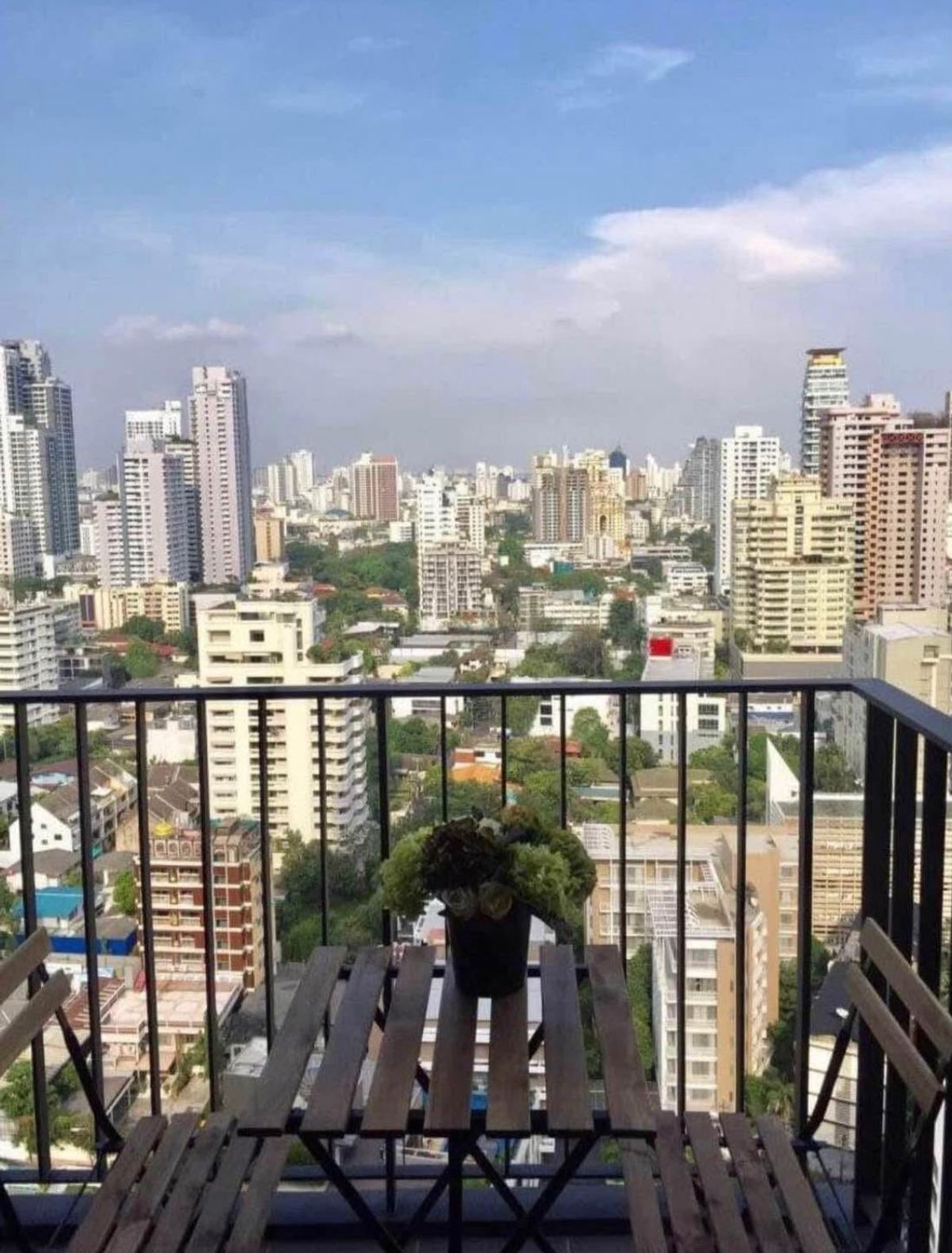 ให้เช่าคอนโดสุขุมวิท อโศก ทองหล่อ : คอนโด Edge Sukhumvit 23 เดินทางสะดวก ใกล้รถไฟฟ้าบีทีเอส มีรถรับส่ง ห้องสวย เฟอร์นิเจอร์ครบ พร้อมอยู่!!