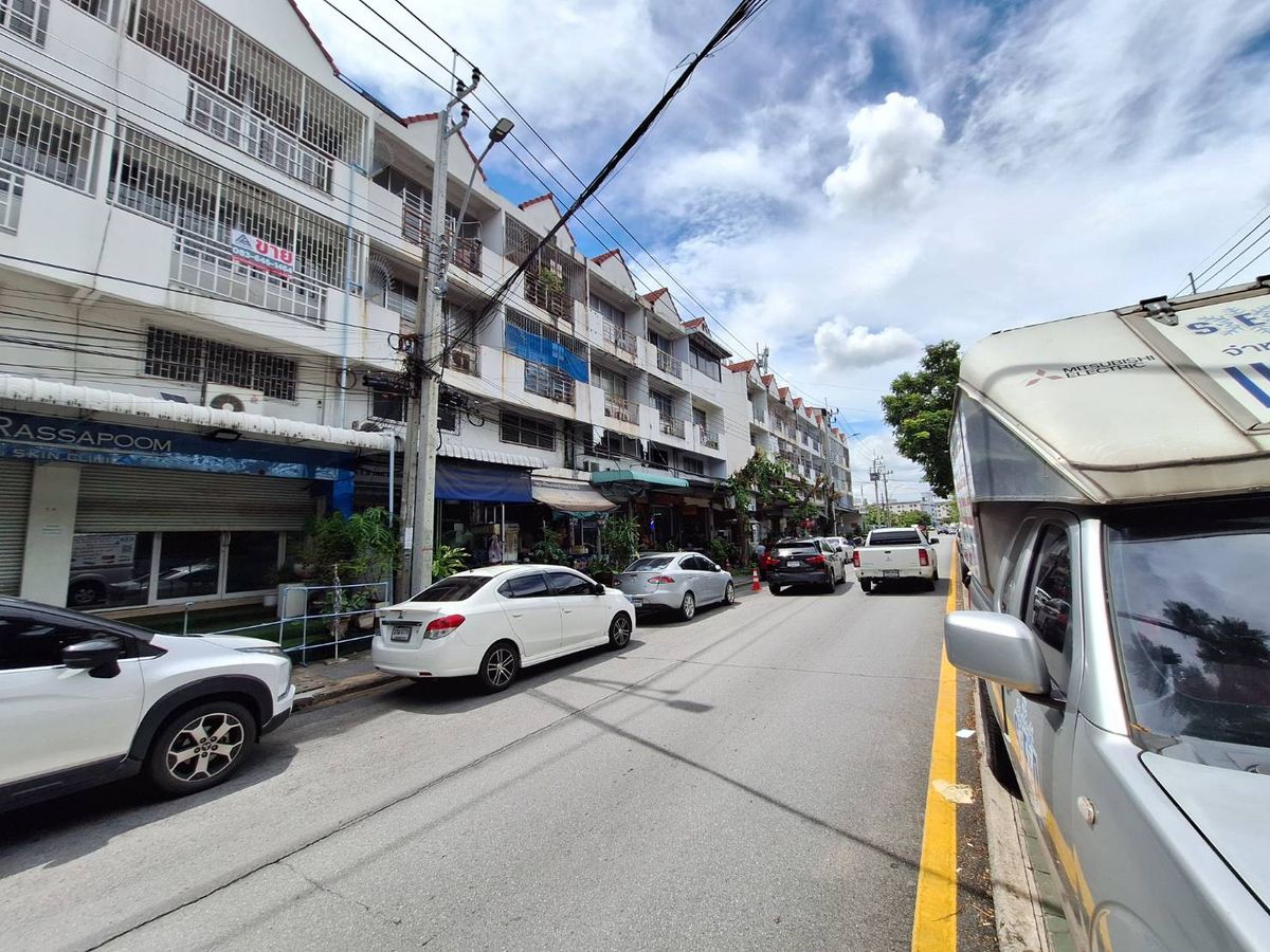 ขายอาคารพาณิชย์พระราม 2 บางขุนเทียน : ขายอาคารพาณิชย์ 4 ชั้น 2 คูหา เนื้อที่ 52 ตร.ว. โครงการธนบุรี คอมเพล็กซ์ พระราม 2 ใกล้เซ็นทรัลพระราม 2 ซอยพระราม 2 ซอย 60 ถนนพระราม2 เขตบางขุนเทียน กรุงเทพมหานคร