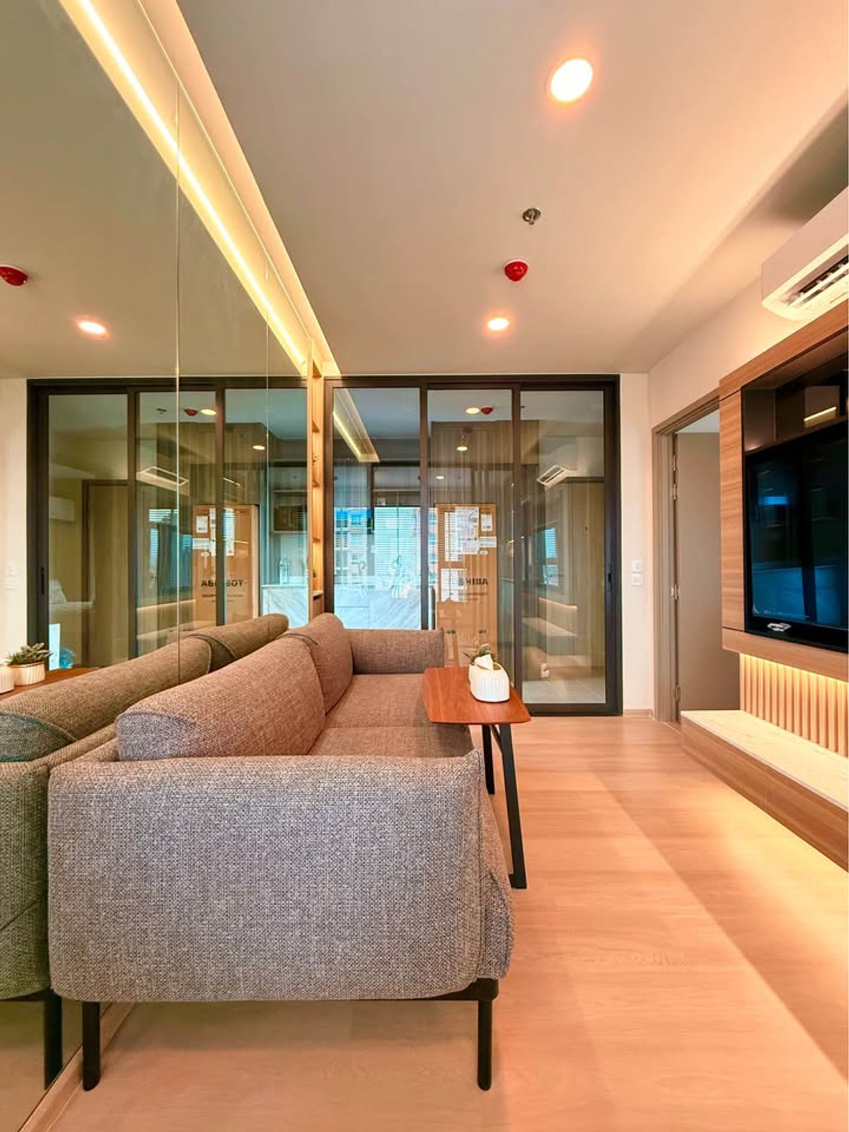 ให้เช่าคอนโดอ่อนนุช อุดมสุข : [ฟรีเน็ต/ชั้นสูง] ให้เช่า Aspire Onnut Station ห้อง 1-Bed Plus 35 ตรม. ชั้น 22 ใกล้ BTS อ่อนนุช 3 นาที แต่งหรู WFH สบาย!