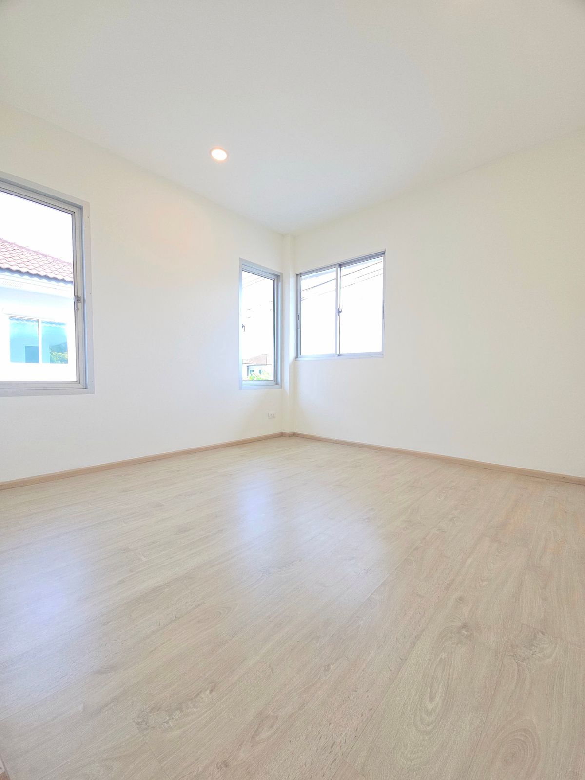 For SaleHouseLadkrabang, Suwannaphum Airport : [For Sale] Urgent Sale! 🔥 4-Bedroom Single House Atoll Maldives Palms – Corner Unit, Fully Renovated, Move-in Ready! Near Mega Bangna