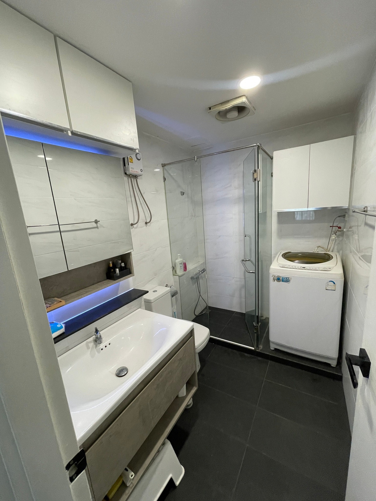 For RentCondoSukhumvit, Asoke, Thonglor : 💎 GT16202 | Waterford Diamond Condo, convenient travel, near BTS, there is a shuttle, beautiful room, fully furnished, ready to move in.