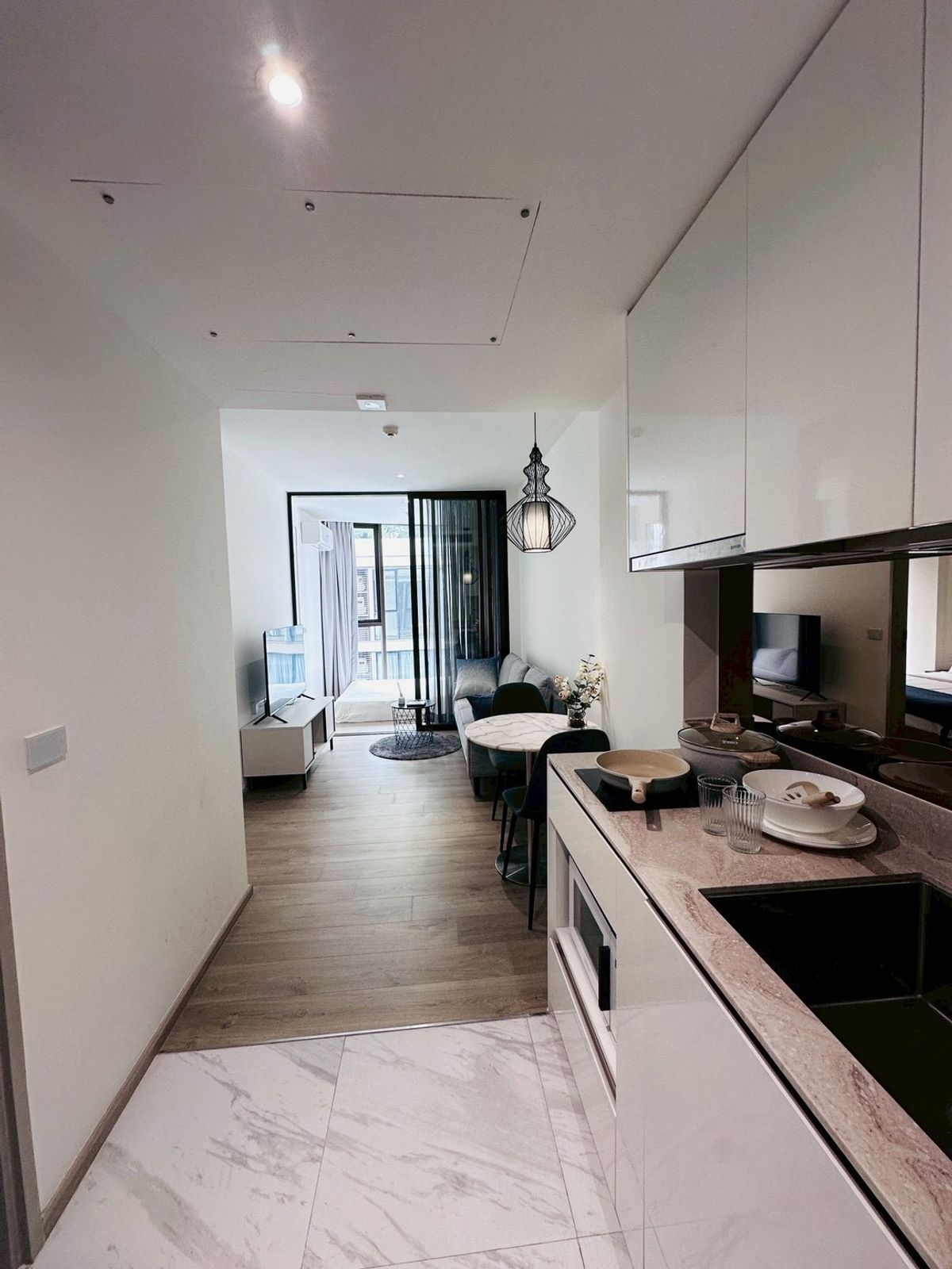 ให้เช่าคอนโดสุขุมวิท อโศก ทองหล่อ : for rent Fynn asoke 2bedroom 0886382235