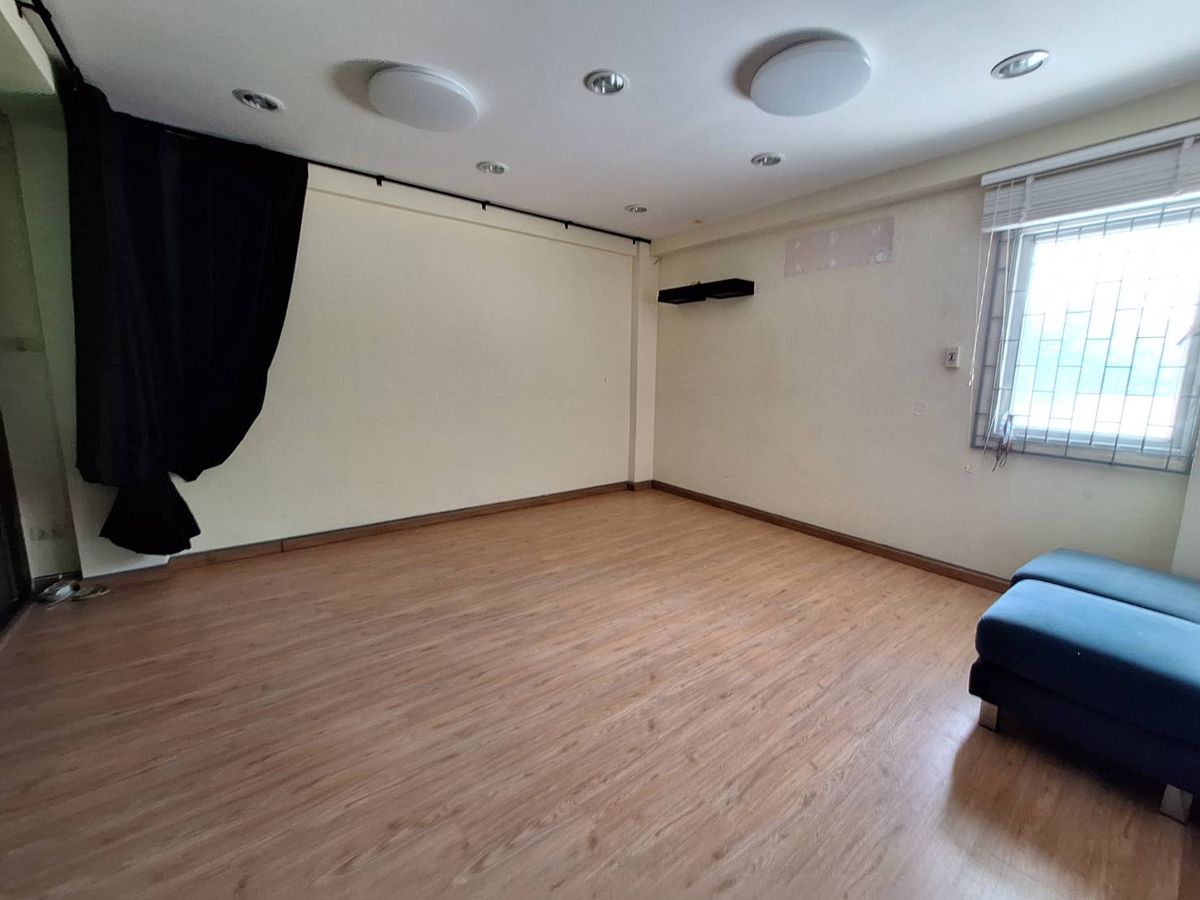 ขายอาคารพาณิชย์พระราม 2 บางขุนเทียน : ขายอาคารพาณิชย์ 4 ชั้น 2 คูหา เนื้อที่ 52 ตร.ว. โครงการธนบุรี คอมเพล็กซ์ พระราม 2 ใกล้เซ็นทรัลพระราม 2 ซอยพระราม 2 ซอย 60 ถนนพระราม2 เขตบางขุนเทียน กรุงเทพมหานคร