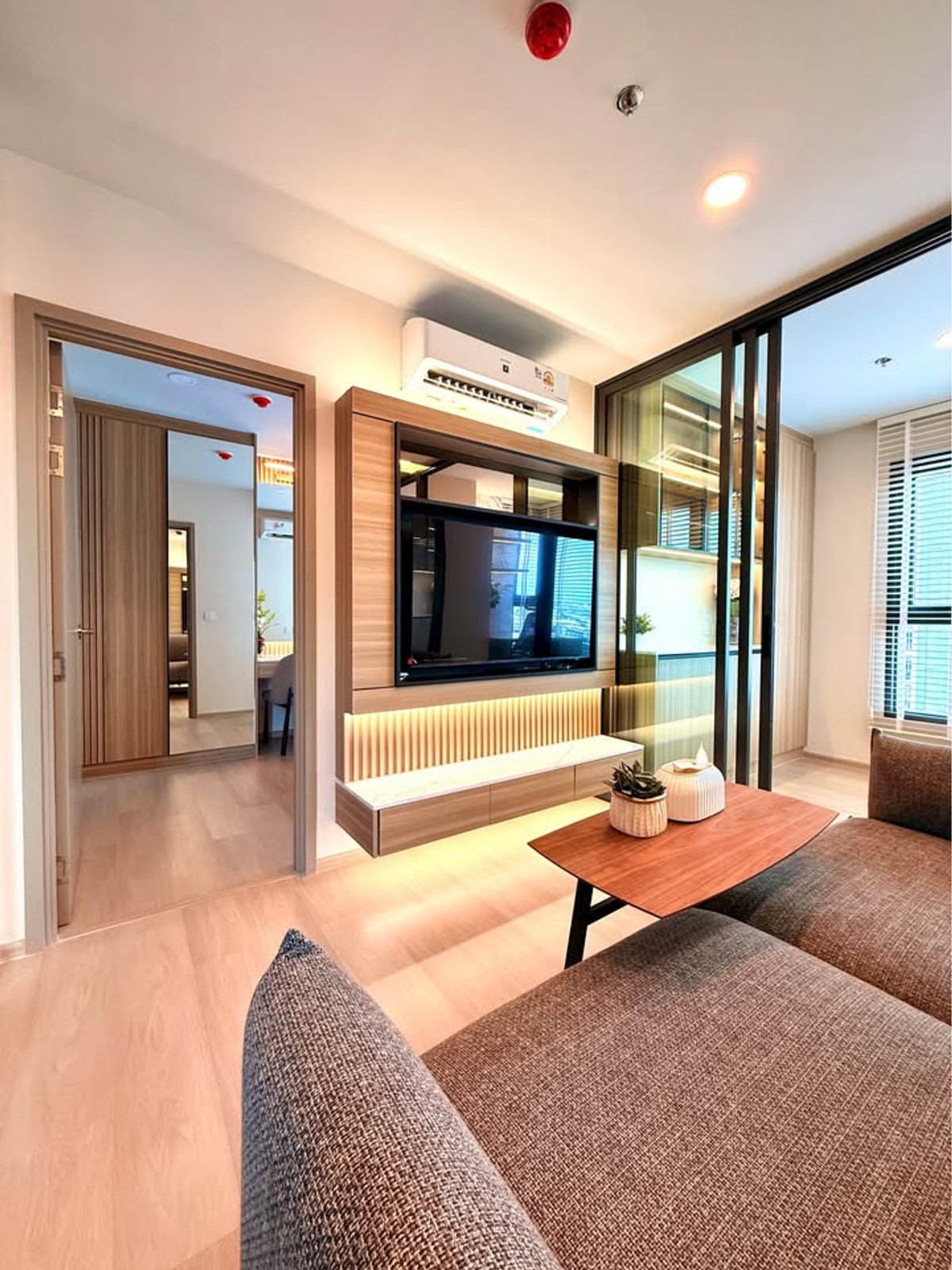 ให้เช่าคอนโดอ่อนนุช อุดมสุข : [ฟรีเน็ต/ชั้นสูง] ให้เช่า Aspire Onnut Station ห้อง 1-Bed Plus 35 ตรม. ชั้น 22 ใกล้ BTS อ่อนนุช 3 นาที แต่งหรู WFH สบาย!