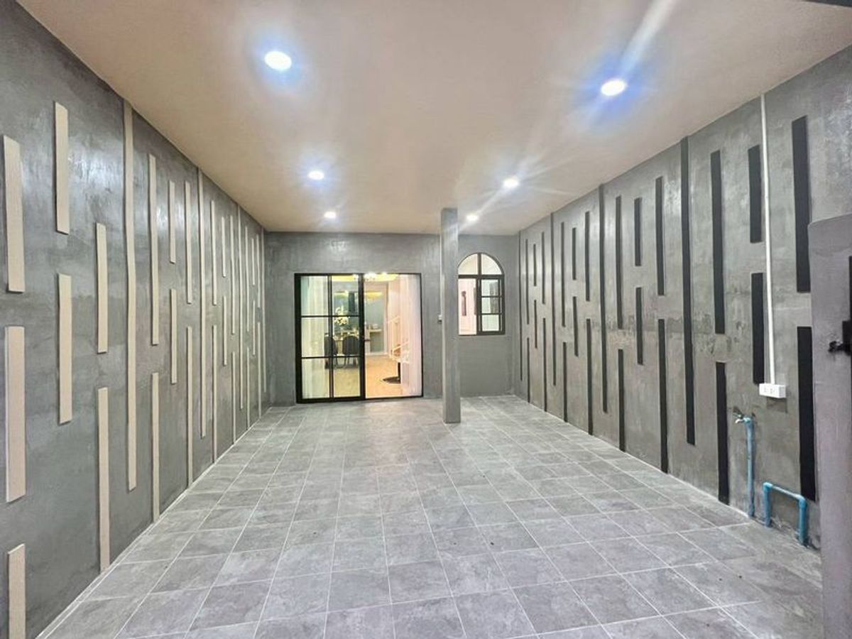 ขายทาวน์โฮมเสรีไทย-นิด้า : ขายทาวน์เฮ้าส์ 2 ชั้น หมู่บ้านเรือนทองนิเวศน์ เนื้อที่ 16.5 ตารางวา 2 ห้องนอน ซอยเสรีไทย 44 ถนนลาดพร้าว ถนนเสรีไทย แขวงคันนายาว เขตบางกะปิ กรุงเทพมหานคร