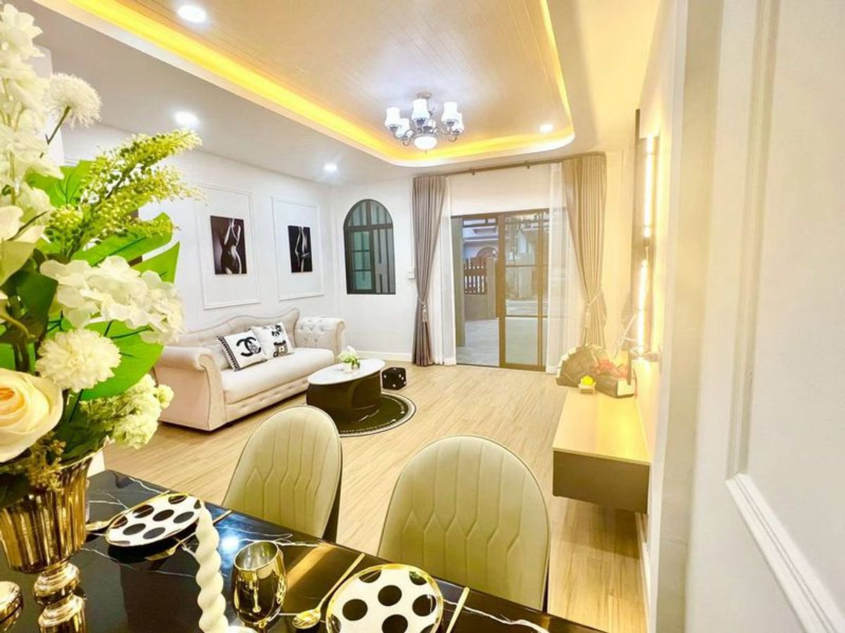 ขายทาวน์โฮมเสรีไทย-นิด้า : ขายทาวน์เฮ้าส์ 2 ชั้น หมู่บ้านเรือนทองนิเวศน์ เนื้อที่ 16.5 ตารางวา 2 ห้องนอน ซอยเสรีไทย 44 ถนนลาดพร้าว ถนนเสรีไทย แขวงคันนายาว เขตบางกะปิ กรุงเทพมหานคร