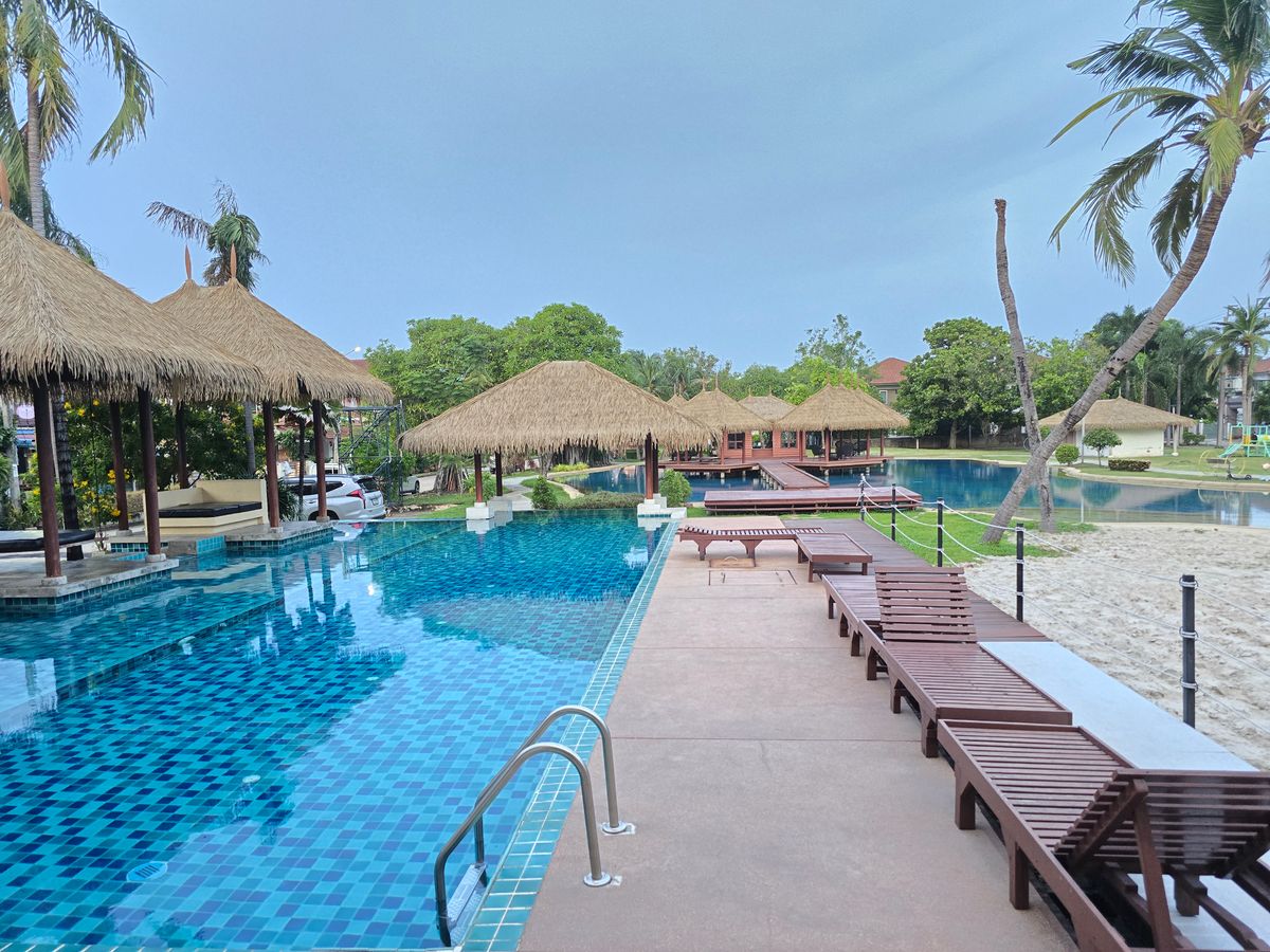 For SaleHouseLadkrabang, Suwannaphum Airport : [For Sale] Urgent Sale! 🔥 4-Bedroom Single House Atoll Maldives Palms – Corner Unit, Fully Renovated, Move-in Ready! Near Mega Bangna