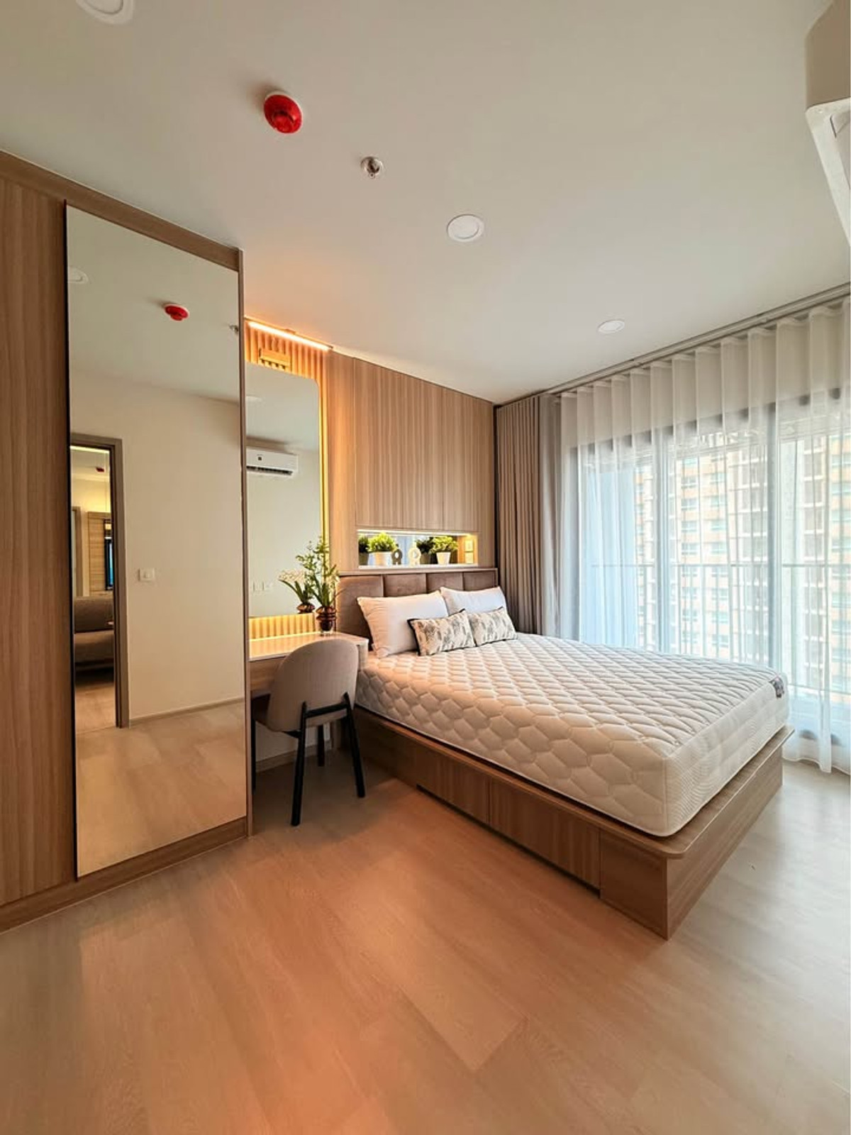 ให้เช่าคอนโดอ่อนนุช อุดมสุข : [ฟรีเน็ต/ชั้นสูง] ให้เช่า Aspire Onnut Station ห้อง 1-Bed Plus 35 ตรม. ชั้น 22 ใกล้ BTS อ่อนนุช 3 นาที แต่งหรู WFH สบาย!