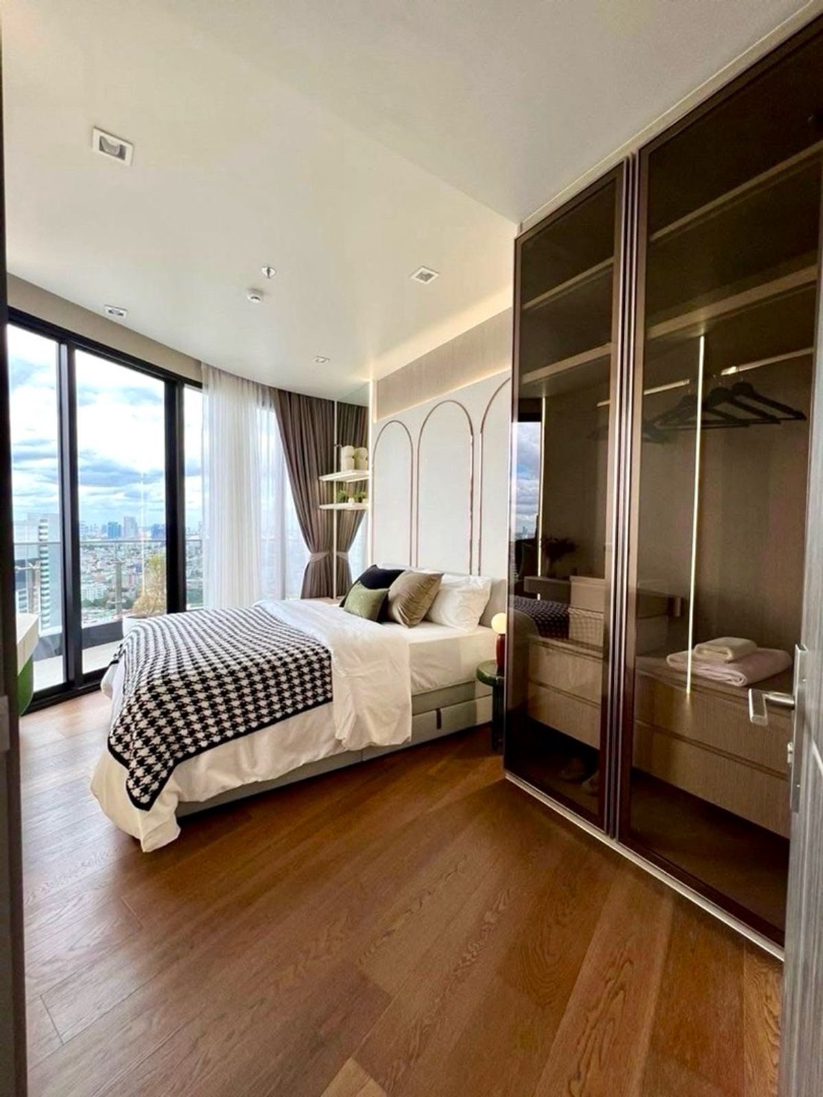For RentCondoAri,Anusaowaree : 🔥 Ideo Q Victory | 0 M. to BTS Victory Monument | Large Balcany - Corner Unit | 2BR 71 SQ.M. | Stunning City View🌅 