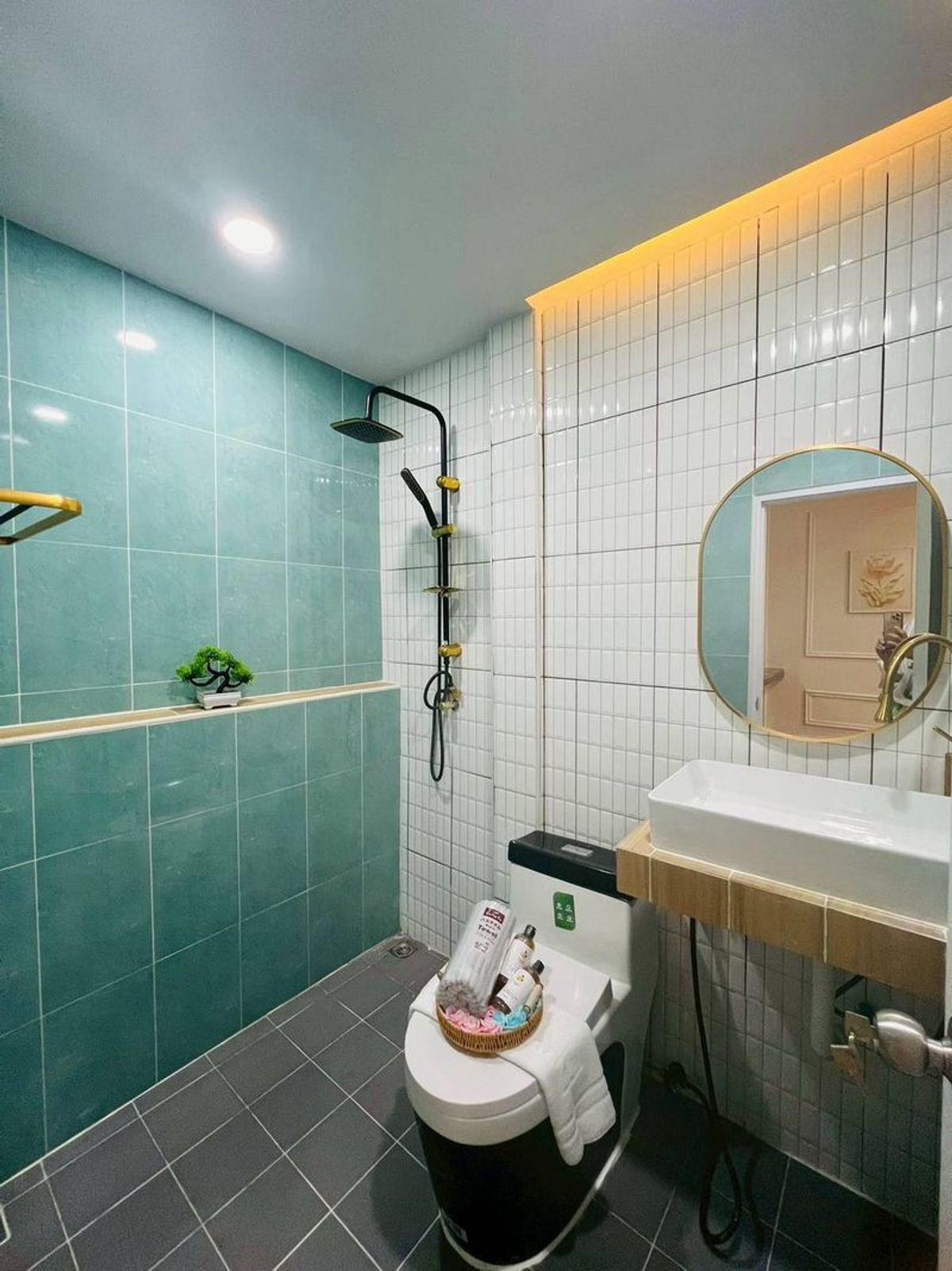 ขายทาวน์โฮมเสรีไทย-นิด้า : ขายทาวน์เฮ้าส์ 2 ชั้น หมู่บ้านเรือนทองนิเวศน์ เนื้อที่ 16.5 ตารางวา 2 ห้องนอน ซอยเสรีไทย 44 ถนนลาดพร้าว ถนนเสรีไทย แขวงคันนายาว เขตบางกะปิ กรุงเทพมหานคร