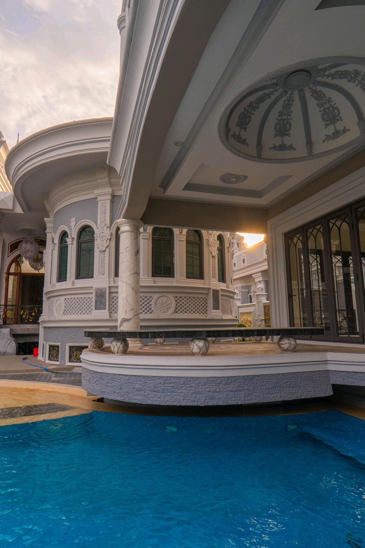 ขายบ้านพุทธมณฑล ศาลายา : 🏛️ ขายคฤหาสน์ที่มีหลังเดียวในโลก — หนึ่งเดียวบนพุทธมณฑลสาย 3