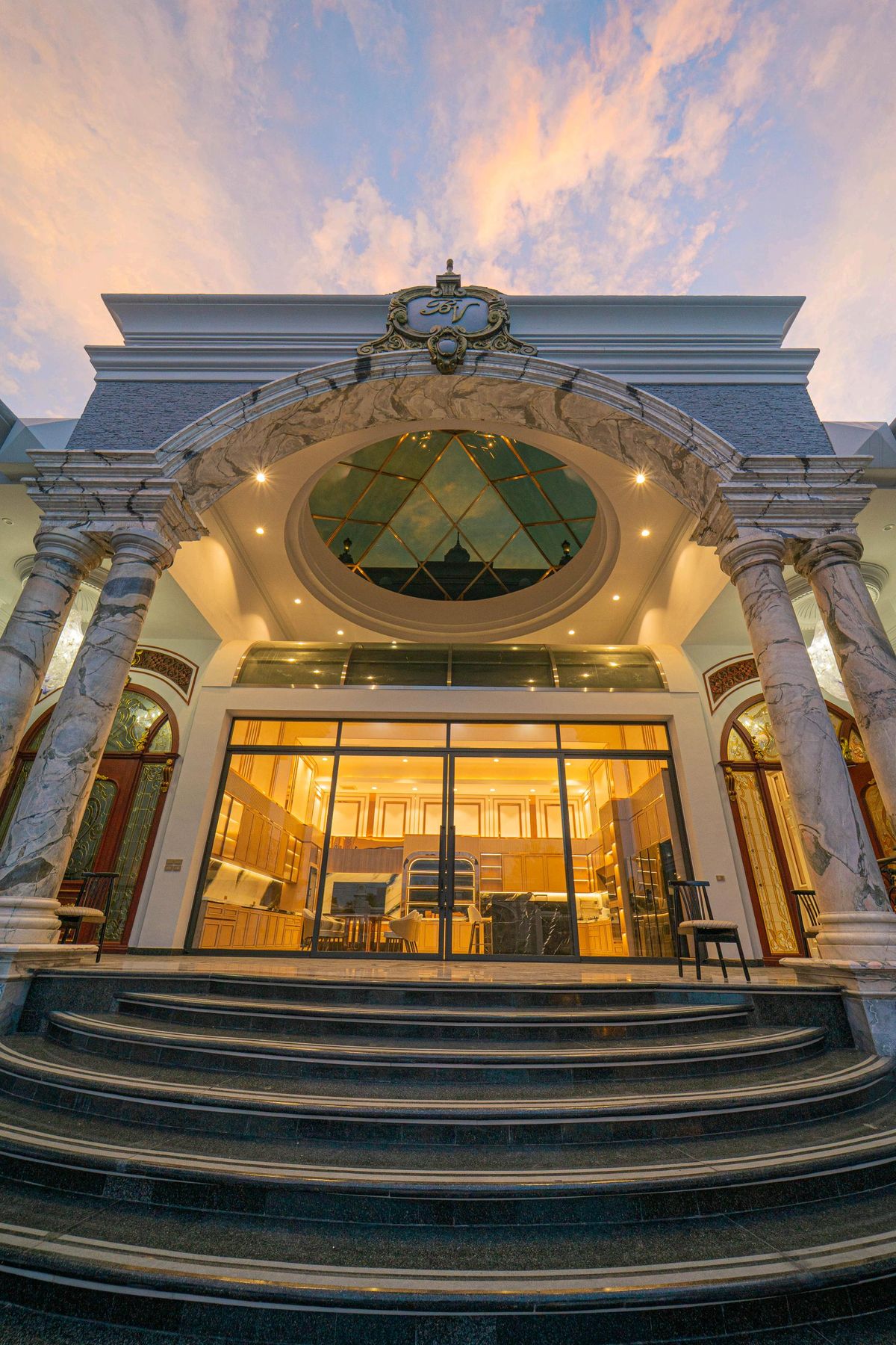 ขายบ้านพุทธมณฑล ศาลายา : 🏛️ ขายคฤหาสน์ที่มีหลังเดียวในโลก — หนึ่งเดียวบนพุทธมณฑลสาย 3