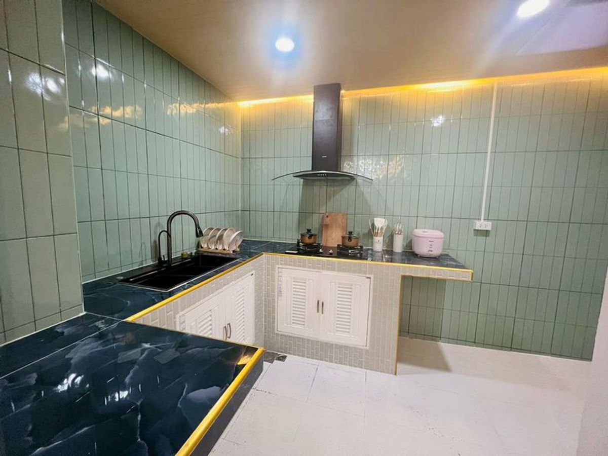 ขายทาวน์โฮมเสรีไทย-นิด้า : ขายทาวน์เฮ้าส์ 2 ชั้น หมู่บ้านเรือนทองนิเวศน์ เนื้อที่ 16.5 ตารางวา 2 ห้องนอน ซอยเสรีไทย 44 ถนนลาดพร้าว ถนนเสรีไทย แขวงคันนายาว เขตบางกะปิ กรุงเทพมหานคร