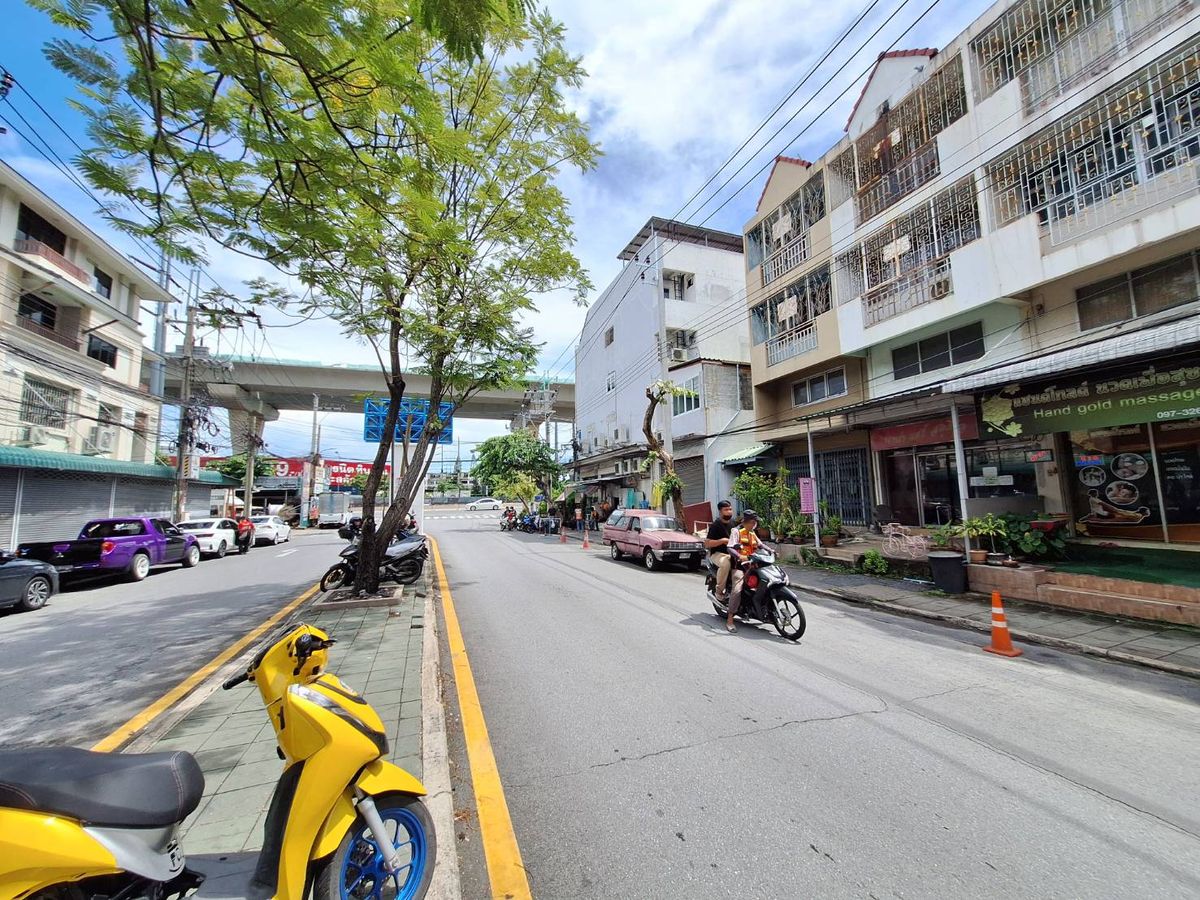 ขายอาคารพาณิชย์พระราม 2 บางขุนเทียน : ขายอาคารพาณิชย์ 4 ชั้น 2 คูหา เนื้อที่ 52 ตร.ว. โครงการธนบุรี คอมเพล็กซ์ พระราม 2 ใกล้เซ็นทรัลพระราม 2 ซอยพระราม 2 ซอย 60 ถนนพระราม2 เขตบางขุนเทียน กรุงเทพมหานคร