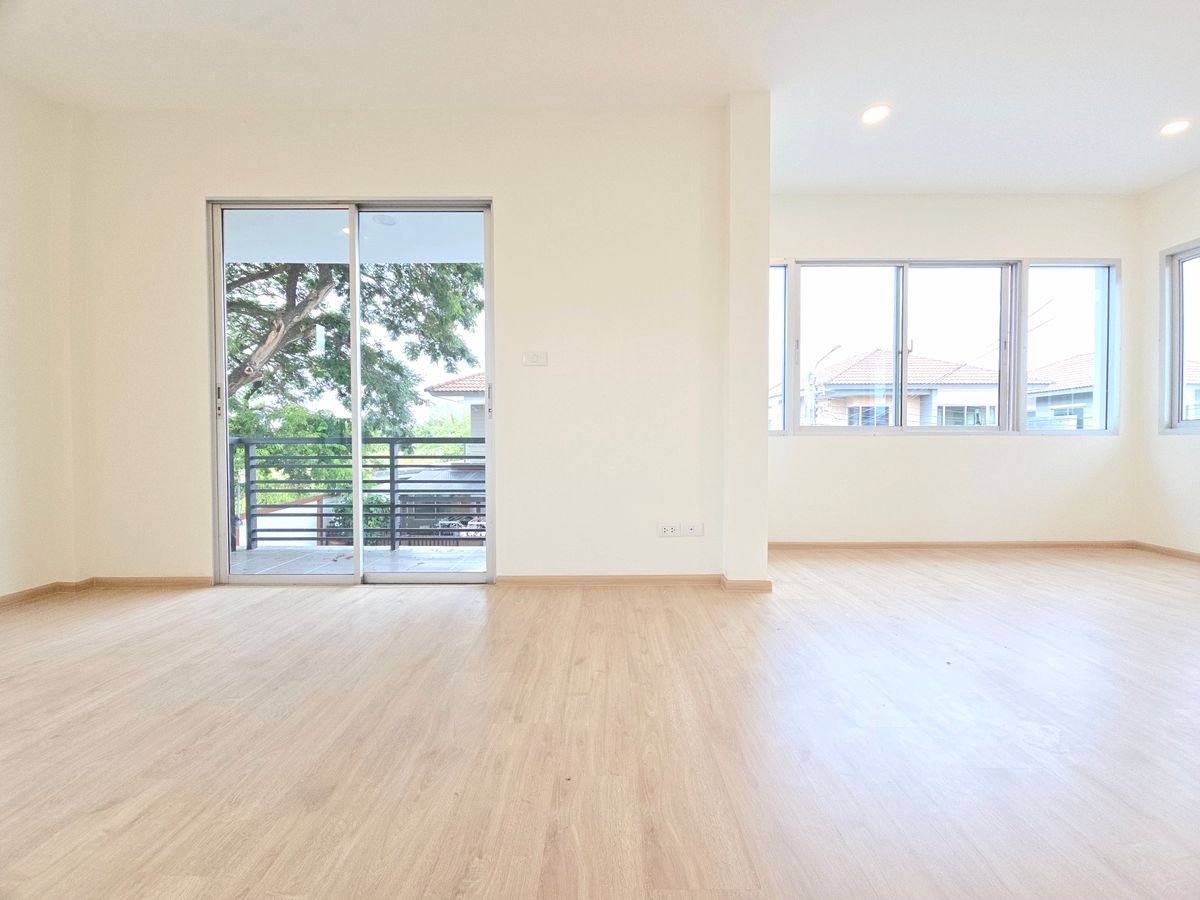 For SaleHouseLadkrabang, Suwannaphum Airport : [For Sale] Urgent Sale! 🔥 4-Bedroom Single House Atoll Maldives Palms – Corner Unit, Fully Renovated, Move-in Ready! Near Mega Bangna