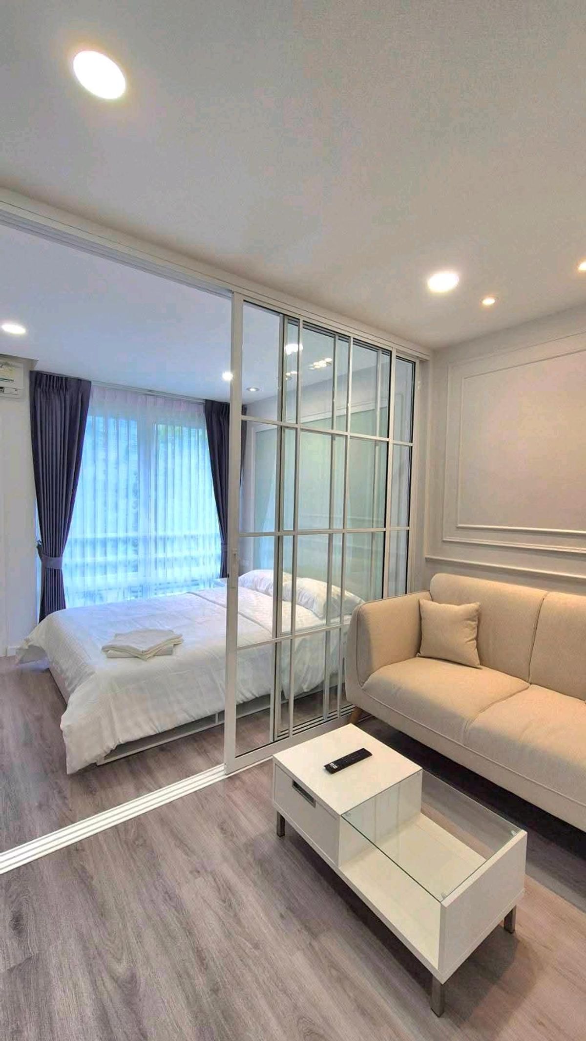 For RentCondoRama9, Petchburi, RCA : 📍Prime location in the heart of RCA, near MRT Phetchaburi and Airport Link Makkasan, convenient travel.