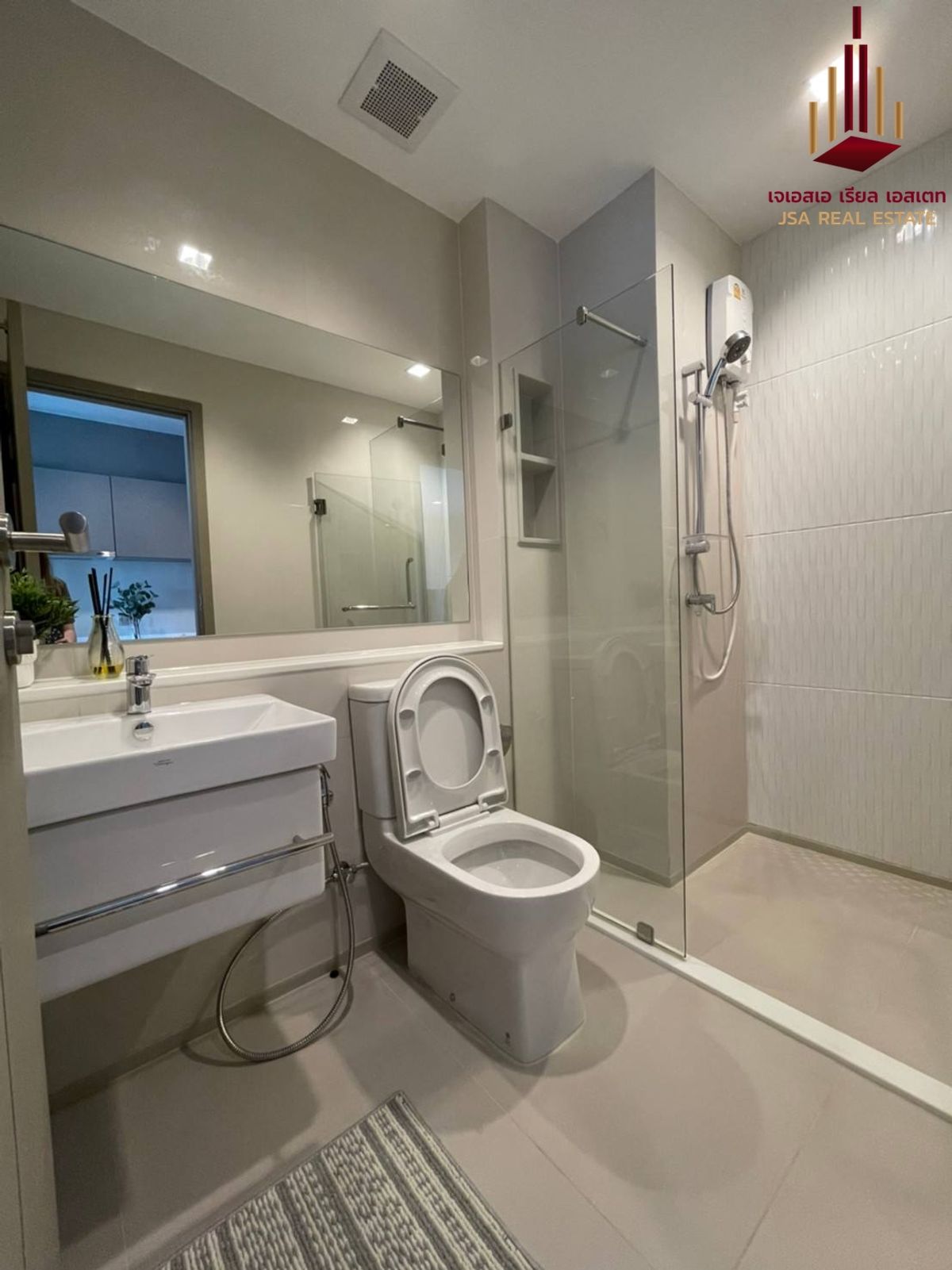 ให้เช่าคอนโดพระราม 9 เพชรบุรีตัดใหม่ RCA : ✨ For  Rent: Life Asoke - Rama 9 Condo ✨  💰 Only 19,000 THB/month