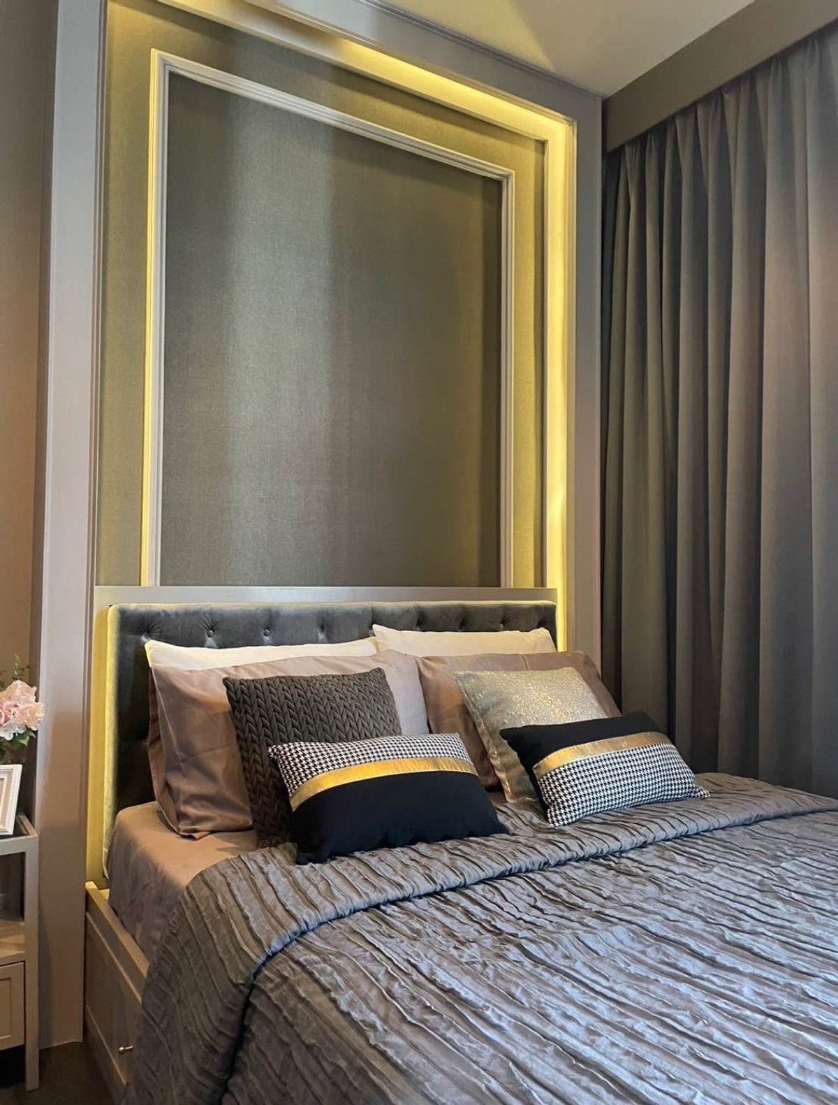 ให้เช่าคอนโดสุขุมวิท อโศก ทองหล่อ : คอนโด Edge Sukhumvit 23 เดินทางสะดวก ใกล้รถไฟฟ้าบีทีเอส มีรถรับส่ง ห้องสวย เฟอร์นิเจอร์ครบ พร้อมอยู่!!