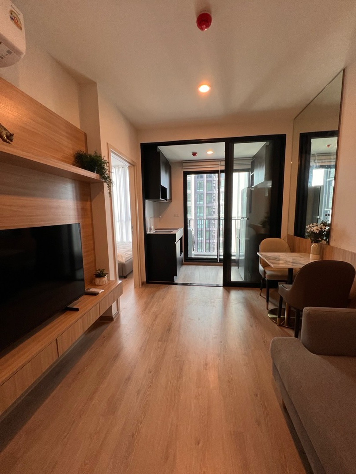 For RentCondoRama9, Petchburi, RCA : “NEW RENT“ Nue R9 District 1 Bed high floor   21k / month