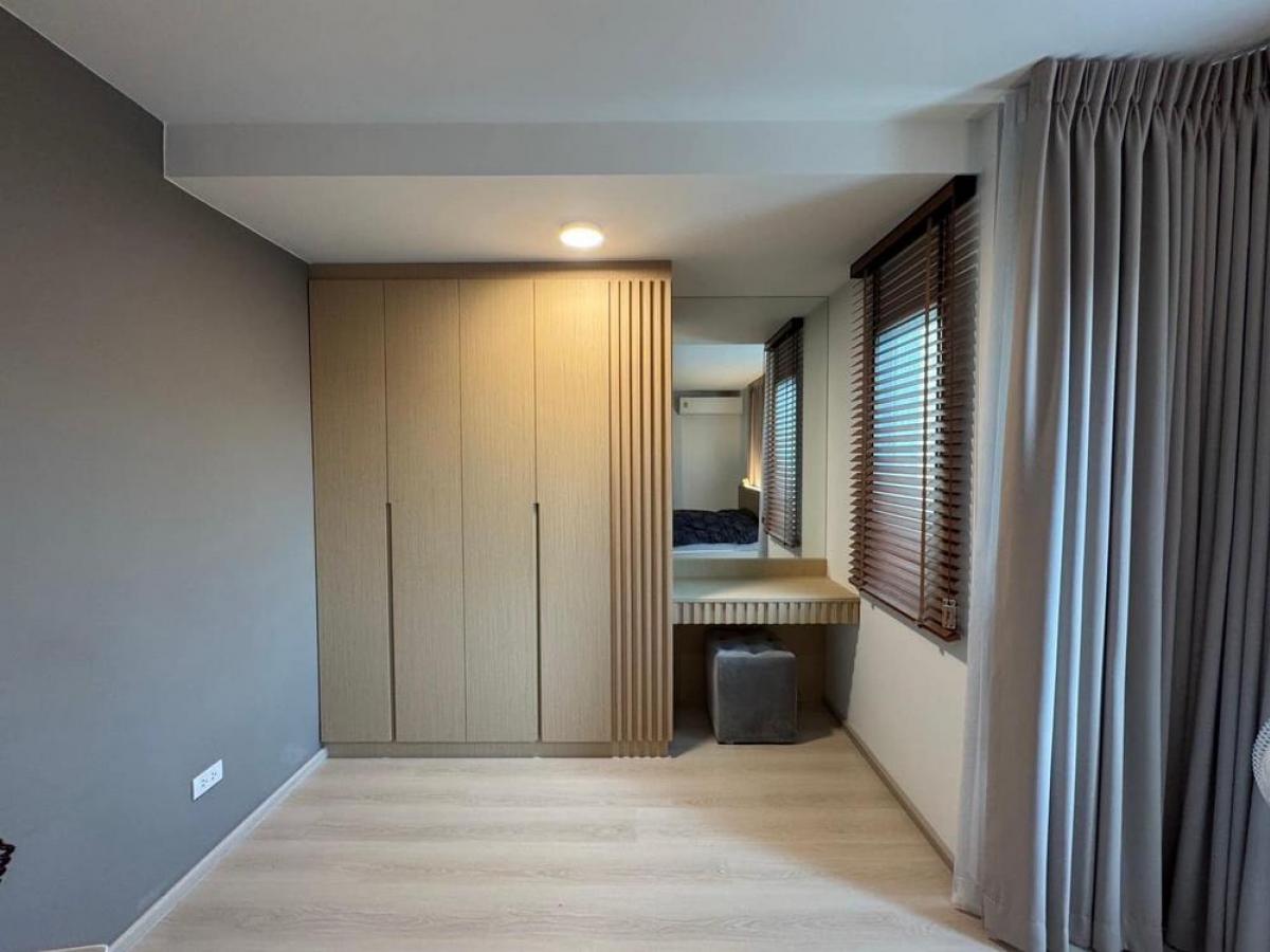 For SaleHouseSamut Prakan,Samrong : Semi-detached house, Villaggio Village Bangna-Theparak | Villaggio Bangna-Theparak Provide all electrical appliances + furniture ready to move in.