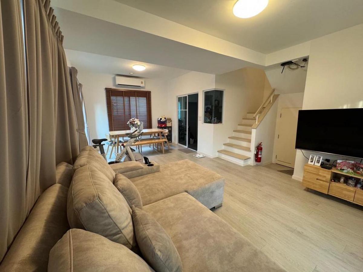 For SaleHouseSamut Prakan,Samrong : Semi-detached house, Villaggio Village Bangna-Theparak | Villaggio Bangna-Theparak Provide all electrical appliances + furniture ready to move in.
