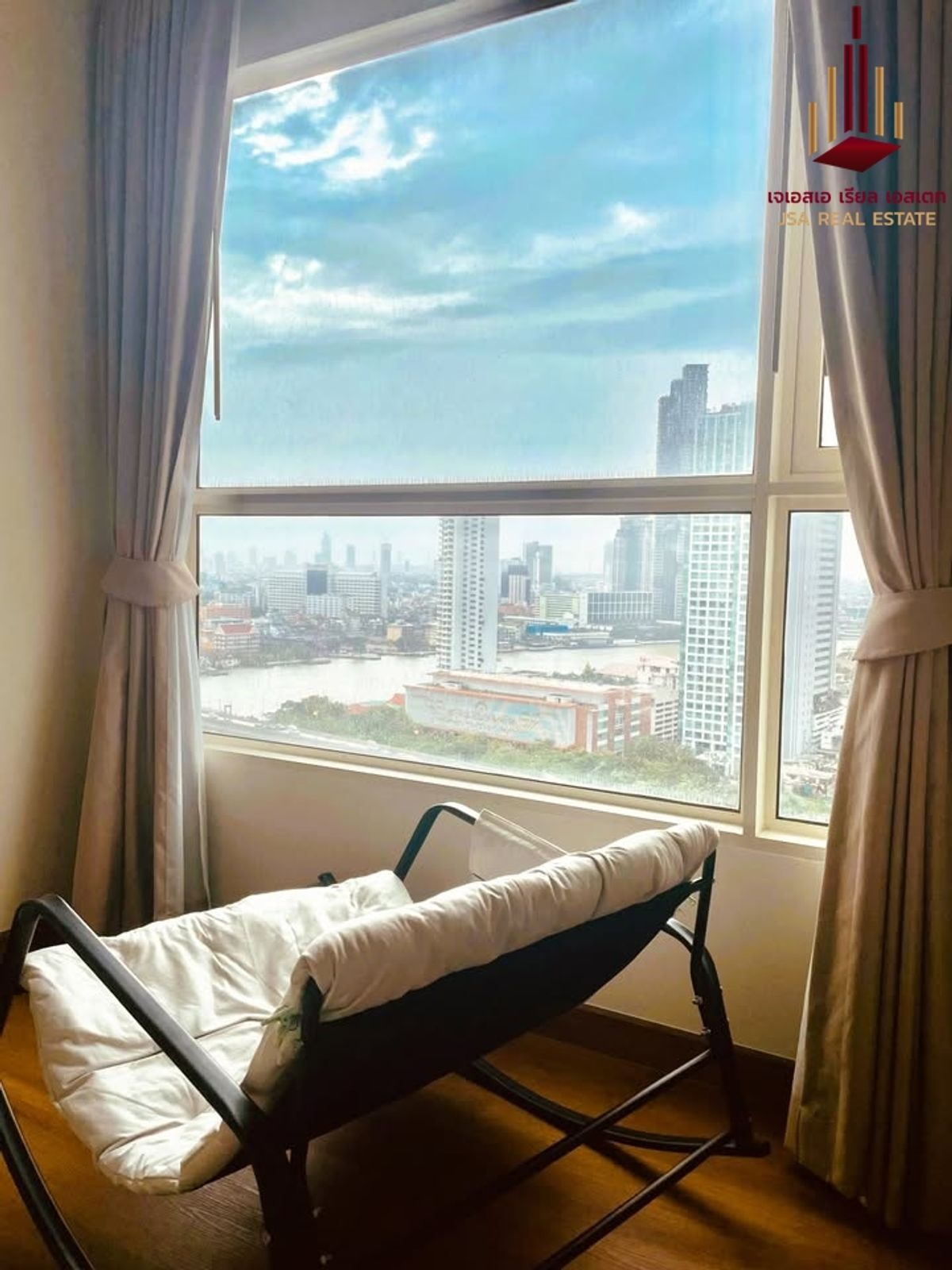 For SaleCondoWongwianyai, Charoennakor : ✨ For Sale: The LightHouse Sathorn – Chareonnakorn Condo ✨ 💰 Only 4,500,000 THB