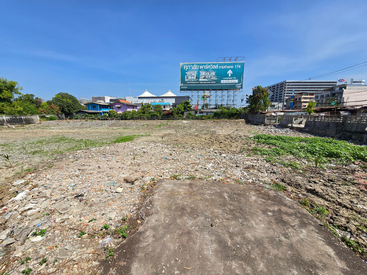 For SaleLandSeri Thai, Ramkhamhaeng Nida : Land for sale, 1-3-6 rai, next to Ramkhamhaeng Road, Only 120 m. to Paseo Ramkhamhaeng, Only 200 m. to Orange Line Station (Khlong Ban Ma Station, in front of Paseo Mall)