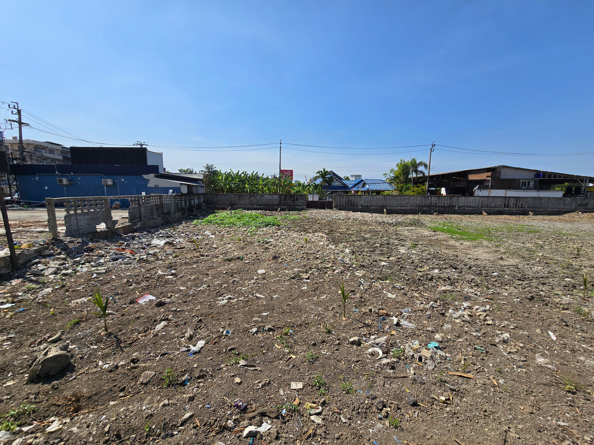 For SaleLandSeri Thai, Ramkhamhaeng Nida : Land for sale, 1-3-6 rai, next to Ramkhamhaeng Road, Only 120 m. to Paseo Ramkhamhaeng, Only 200 m. to Orange Line Station (Khlong Ban Ma Station, in front of Paseo Mall)