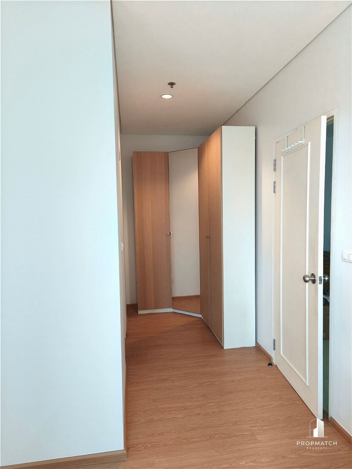 For SaleCondoRama9, Petchburi, RCA : ⚡️Cheapest in the building⚡️Villa asoke 1Bed 40 Sqm only 5,100,000, next to MRT Phetchaburi 0 meters, newly decorated room, ready for sale. Interested in making an appointment to see Putter 0928895628