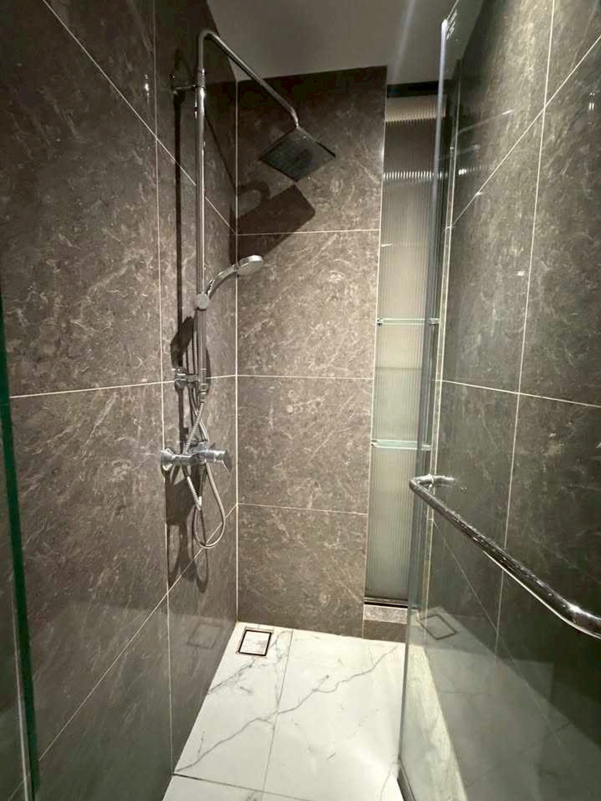 ให้เช่าคอนโดสุขุมวิท อโศก ทองหล่อ : ✨ GT16250 |  คอนโดหรูที่ Fynn Asoke เดินทางะดวก ใกล้รถไฟฟ้า มีรถรับส่ง ห้องแต่งสวย เฟอร์นิเจอร์ครบ พร้อมอยู่!!