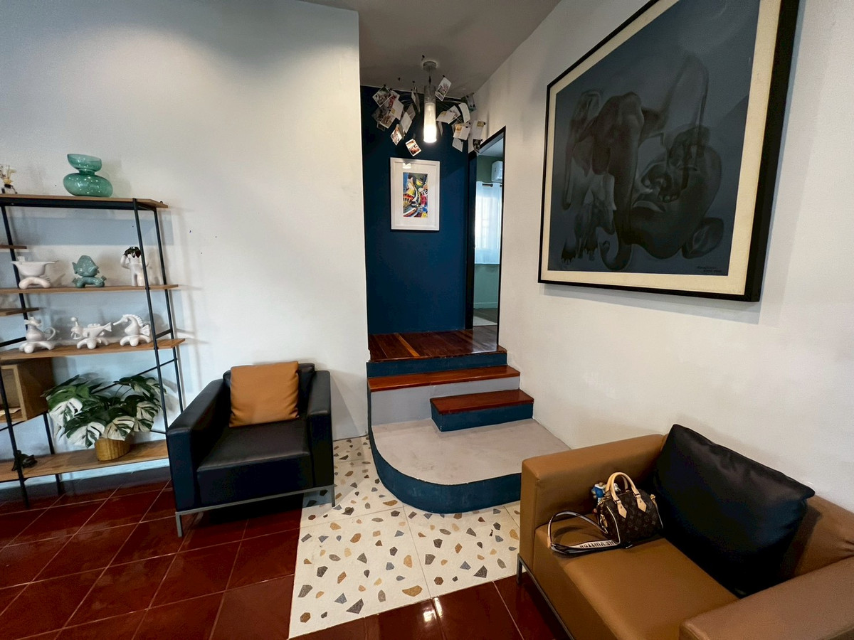 For RentHouseRattanathibet, Sanambinna : house, suitable for office use, pets allowed, Samakkee Road, near the BTS Skytrain, quiet, peaceful, and safe.