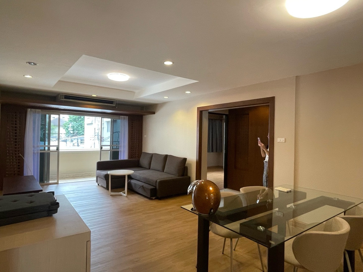 For RentSathorn, Narathiwat : Low-rise apartment, about 90 sq m., 2 bedroom, balcony Sathorn, near BTS Chong Nonsi small dog allowed