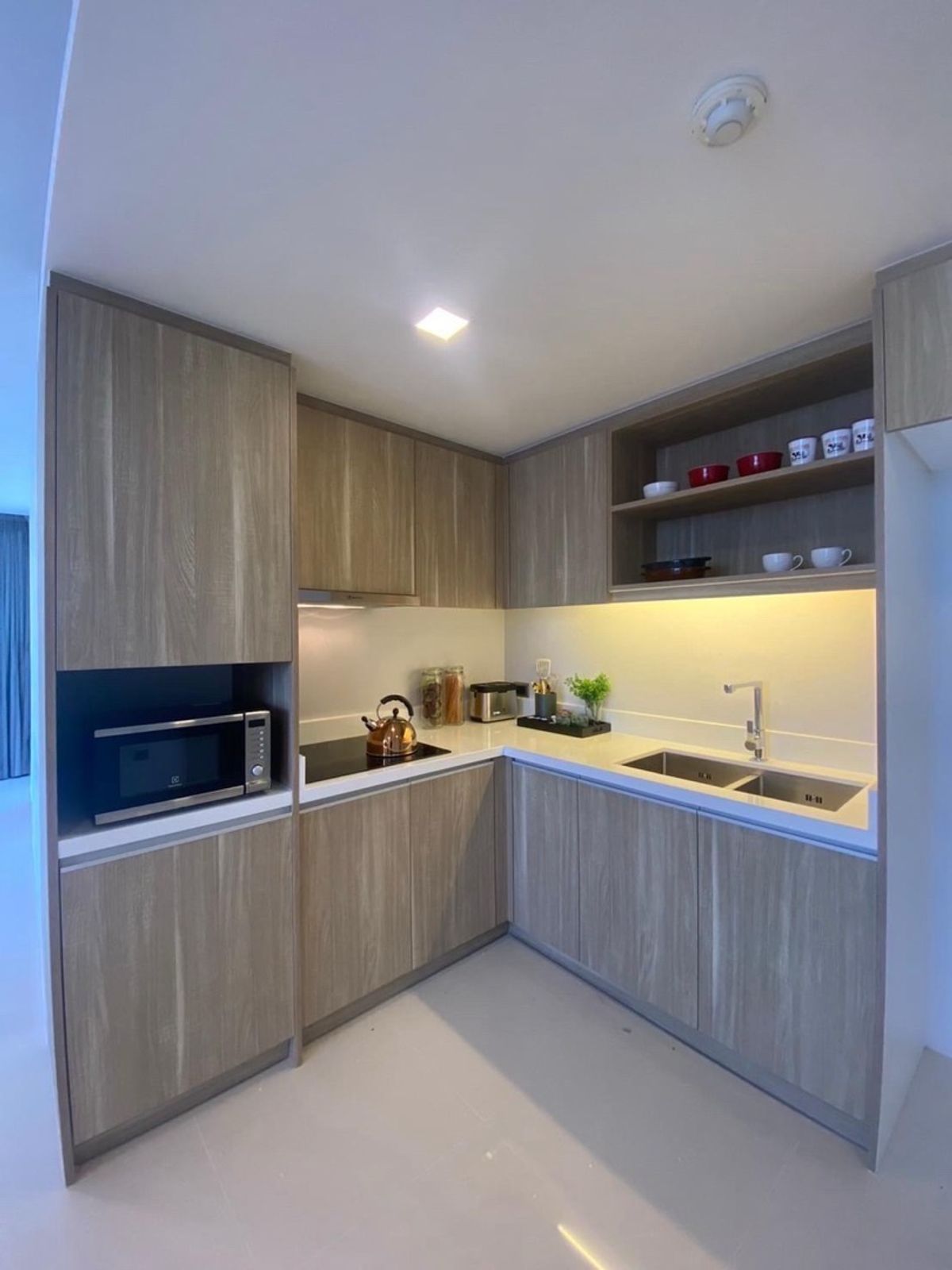 For SaleCondoHuahin, Prachuap Khiri Khan, Pran Buri : 📢👇Special Deal You Can’t Miss! Just 200 meters from Khao Takiab Beach, next to Suanson Golf Course. Enjoy white sandy beaches, crystal-clear water, and a peaceful atmosphere — all just a short drive from Bangkok, close to local shops and restaurants.