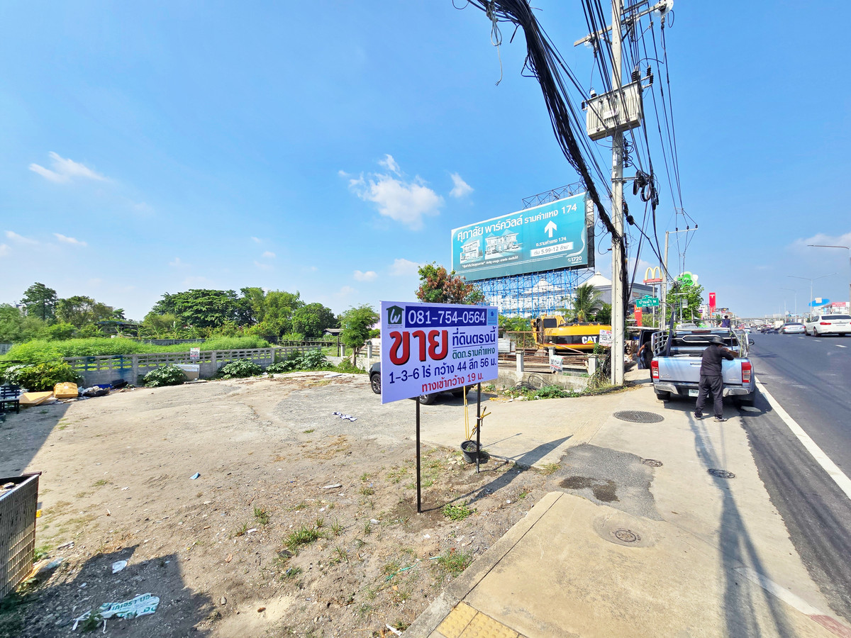 For SaleLandSeri Thai, Ramkhamhaeng Nida : Land for sale, 1-3-6 rai, next to Ramkhamhaeng Road, Only 120 m. to Paseo Ramkhamhaeng, Only 200 m. to Orange Line Station (Khlong Ban Ma Station, in front of Paseo Mall)