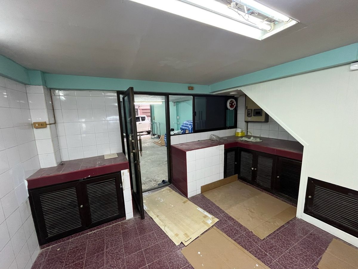 ให้เช่าอาคารพาณิชย์อารีย์ อนุสาวรีย์ : ให้เช่า ตึกแถว อาคารพาณิชย์ อารีย์ พหลโยธิน BTS สะพานควาย 600 เมตร ราคาถูกมาก เช่าทำธุรกิจ ยังไงก็คุ้ม ถ้าบริหารดีๆ