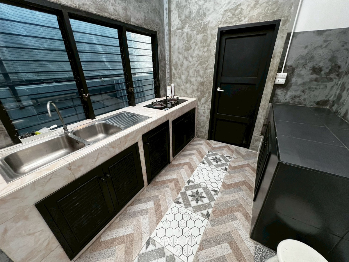 For RentHouseRattanathibet, Sanambinna : house, suitable for office use, pets allowed, Samakkee Road, near the BTS Skytrain, quiet, peaceful, and safe.