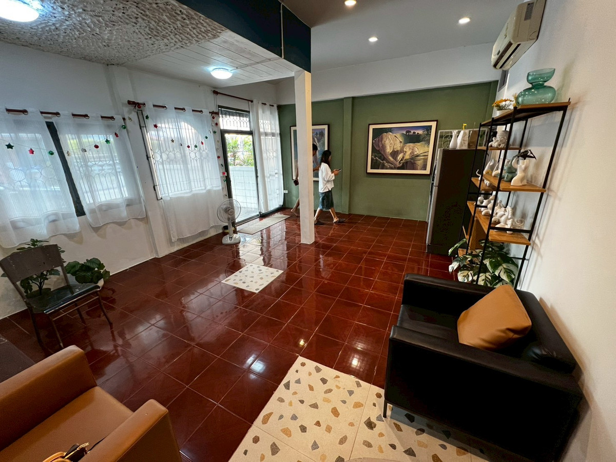 For RentHouseRattanathibet, Sanambinna : house, suitable for office use, pets allowed, Samakkee Road, near the BTS Skytrain, quiet, peaceful, and safe.