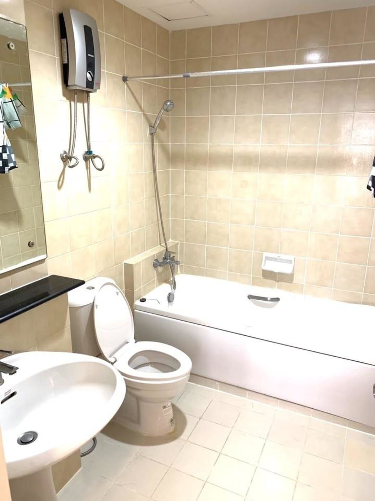 For RentCondoSukhumvit, Asoke, Thonglor : Condo Waterford Diamond Sukhumvit 30/1, convenient travel, near BTS, there is a shuttle, fully furnished, ready to move in.