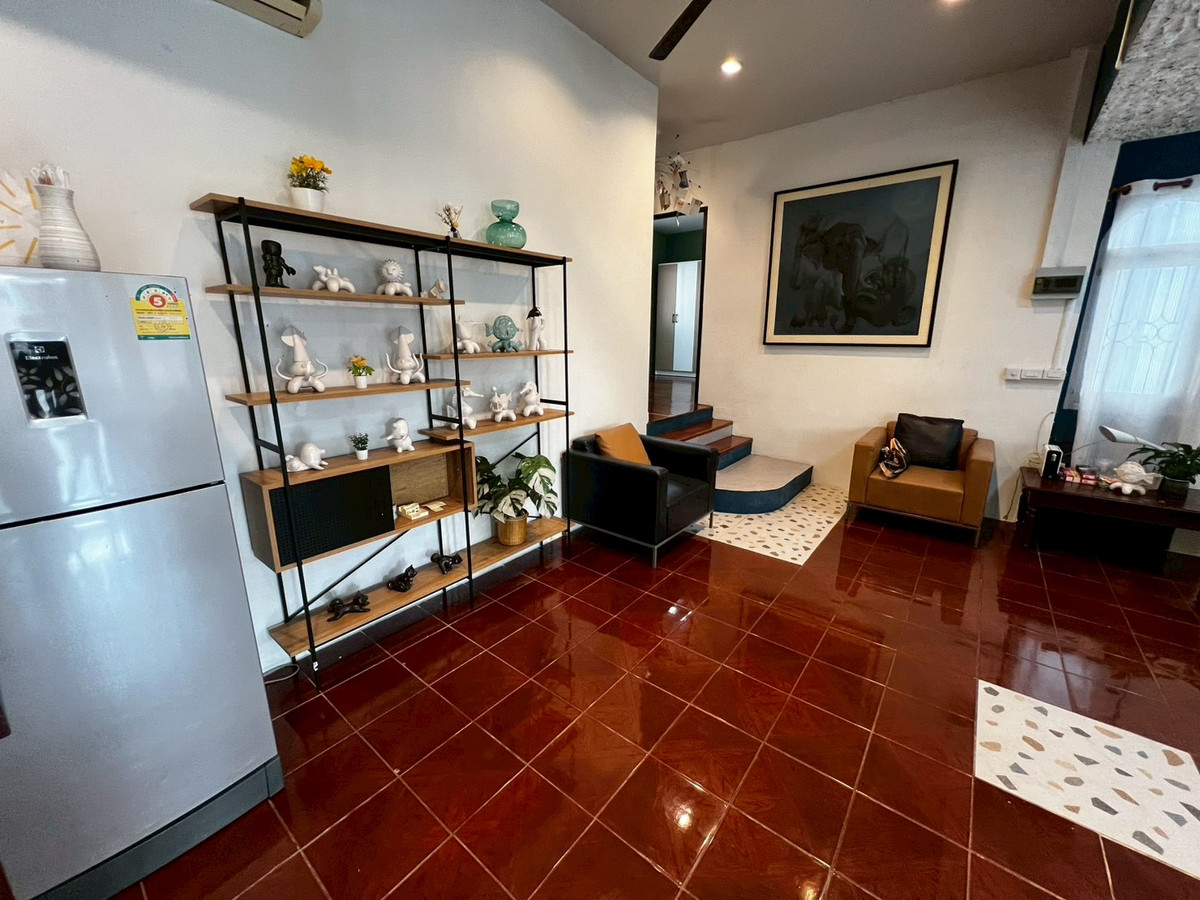 For RentHouseRattanathibet, Sanambinna : house, suitable for office use, pets allowed, Samakkee Road, near the BTS Skytrain, quiet, peaceful, and safe.