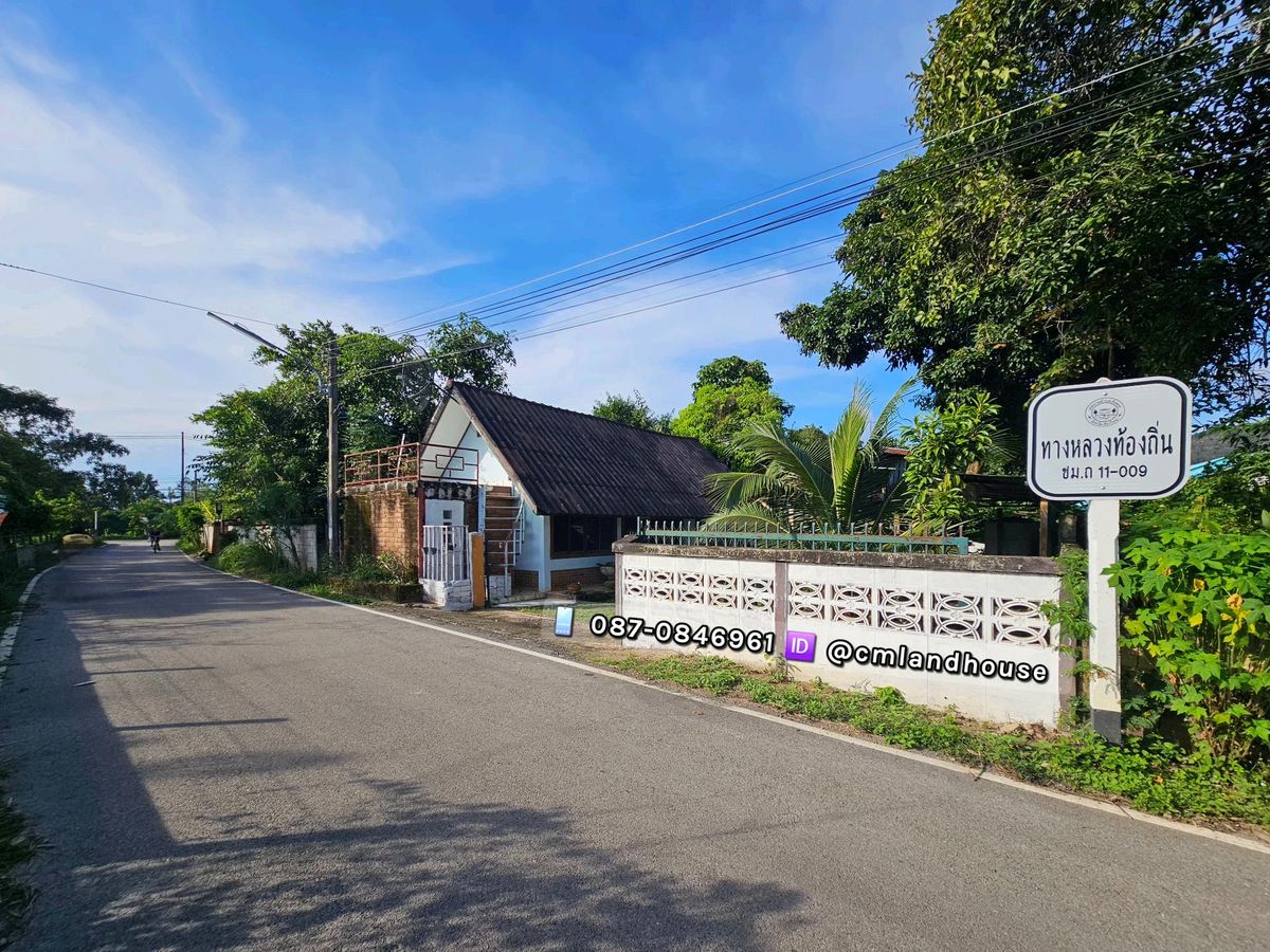 For SaleHouseChiang Mai : 2 houses, wide land area 160 sq m. behind Doi Saket Land Office, Choeng Doi Subdistrict, Doi Saket District, directly to Central Festival (Childrens Court intersection) 18 km., near Chiang Mai-Doi Saket Road (118), just 200 m.