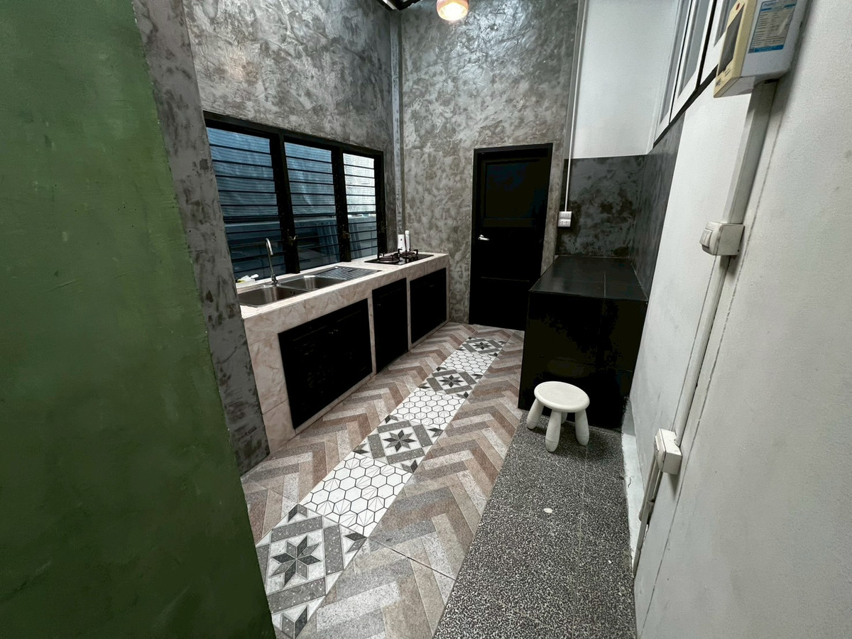 For RentHouseRattanathibet, Sanambinna : house, suitable for office use, pets allowed, Samakkee Road, near the BTS Skytrain, quiet, peaceful, and safe.