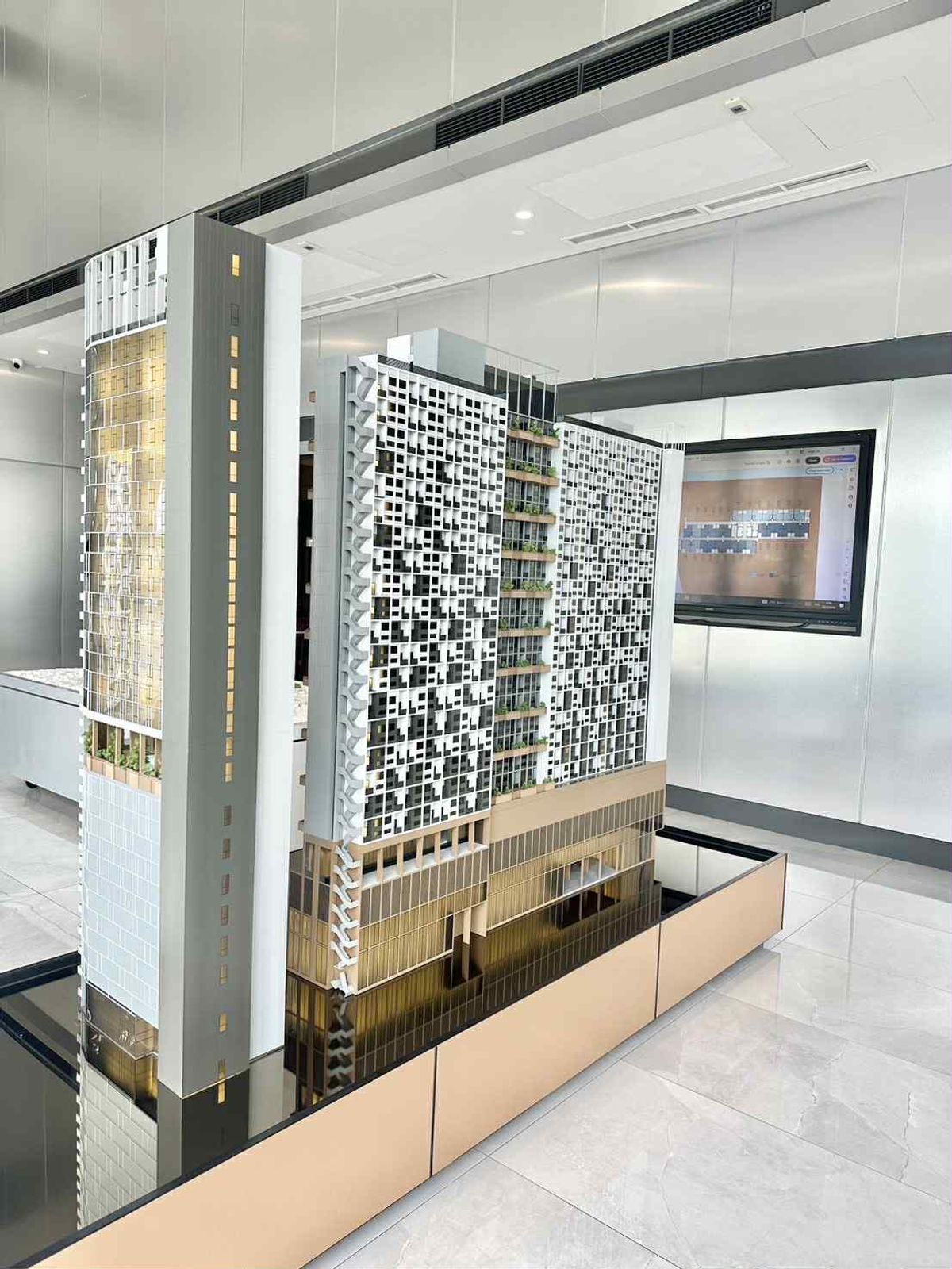 ขายดาวน์คอนโดนวมินทร์ รามอินทรา : ขายดาวน์คอนโด Landmark at Grand Station 